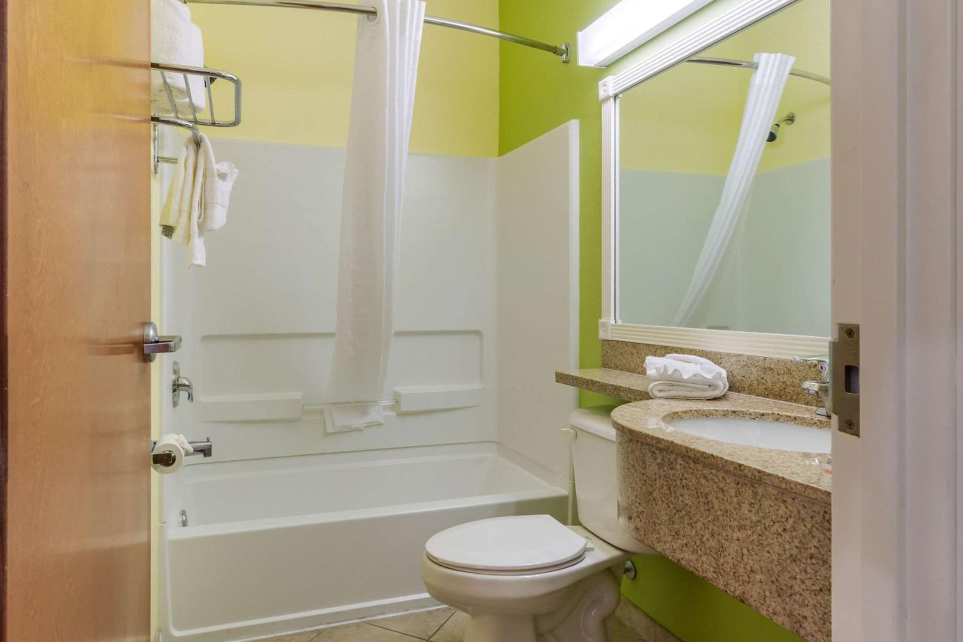 Quality Inn & Suites Lehigh Acres Fort Myers gallery photo in Lehigh Acres, FL — image 8