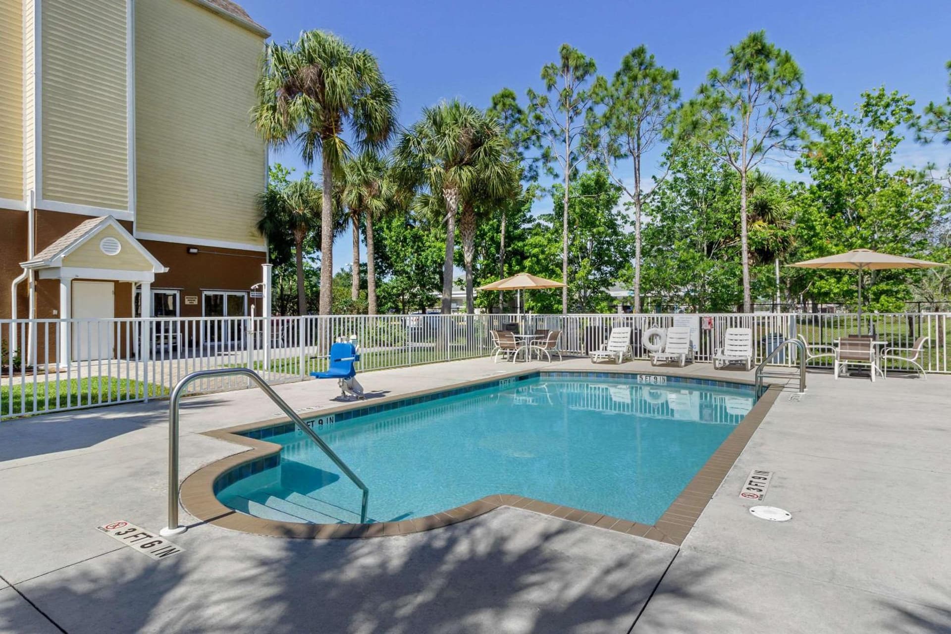 Quality Inn & Suites Lehigh Acres Fort Myers gallery photo in Lehigh Acres, FL — image 20