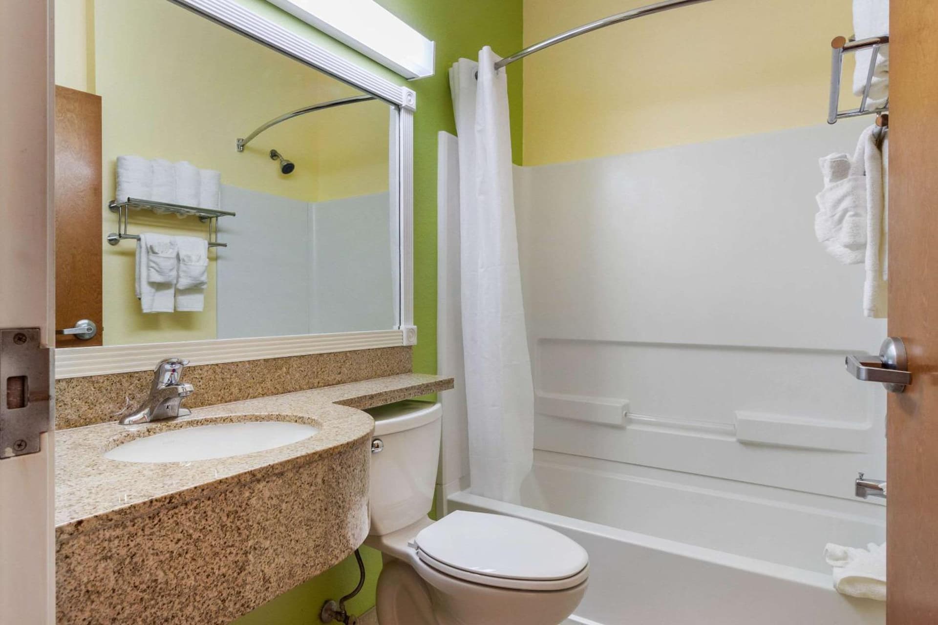 Quality Inn & Suites Lehigh Acres Fort Myers gallery photo in Lehigh Acres, FL — image 19