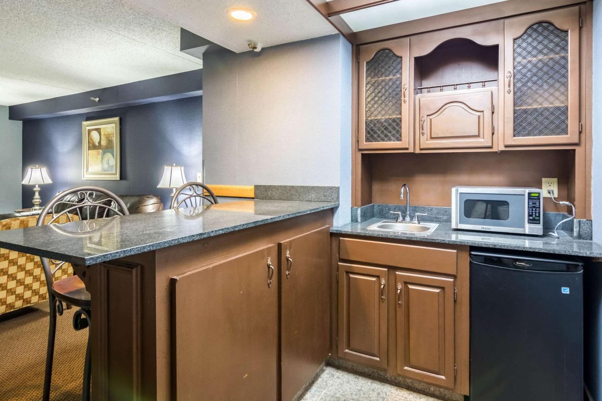 The Plaza Inn & Suites property views in Hagerstown, MD — gallery photo 3
