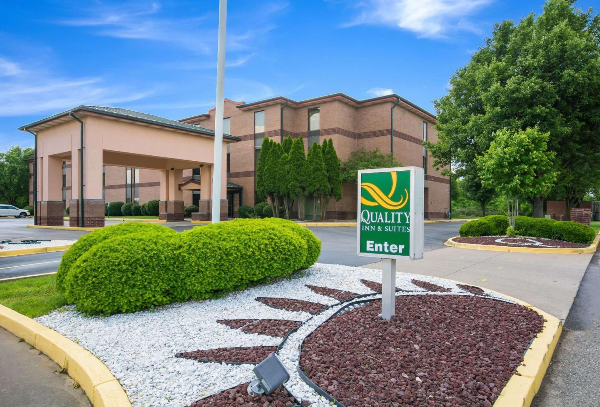 Quality Inn & Suites Sellersburg - Louisville Area interior in Sellersburg, IN — gallery photo 2