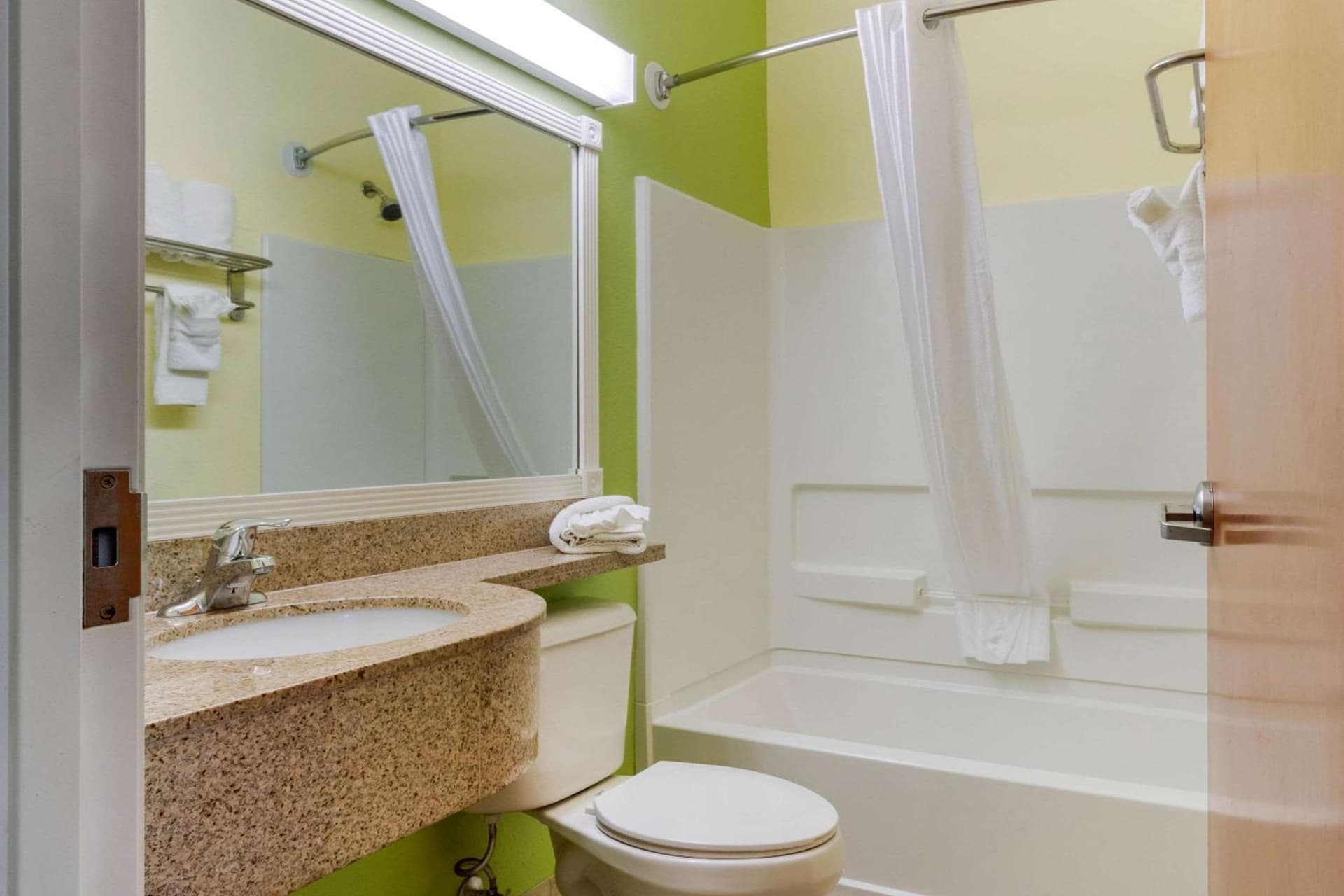 Quality Inn & Suites Lehigh Acres Fort Myers gallery photo in Lehigh Acres, FL — image 44