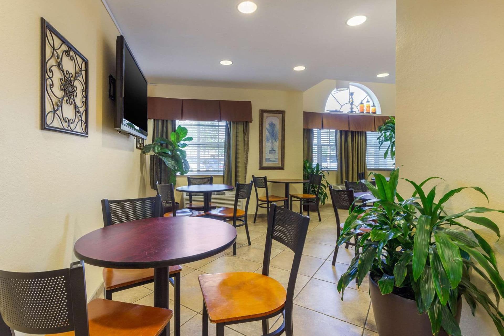 Quality Inn & Suites Lehigh Acres Fort Myers gallery photo in Lehigh Acres, FL — image 35