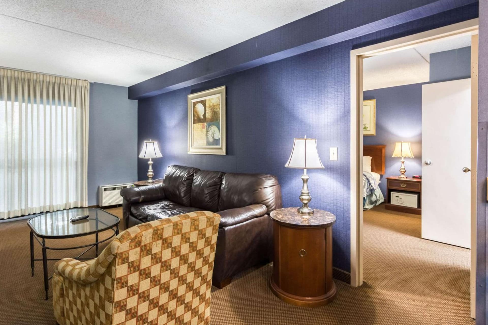 The Plaza Inn & Suites interior in Hagerstown, MD — gallery photo 2