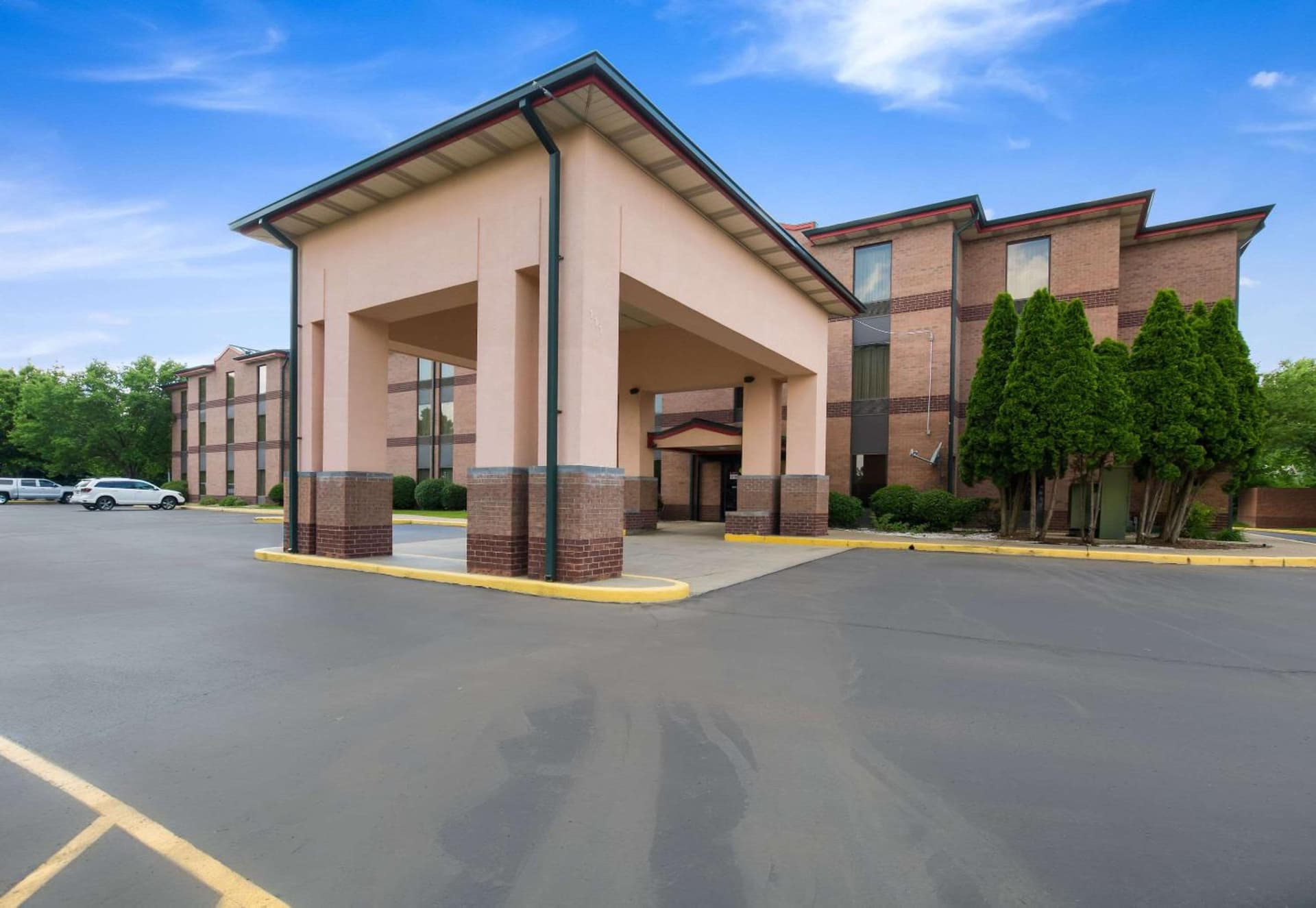 Quality Inn & Suites Sellersburg - Louisville Area — hotel in Sellersburg, Indiana