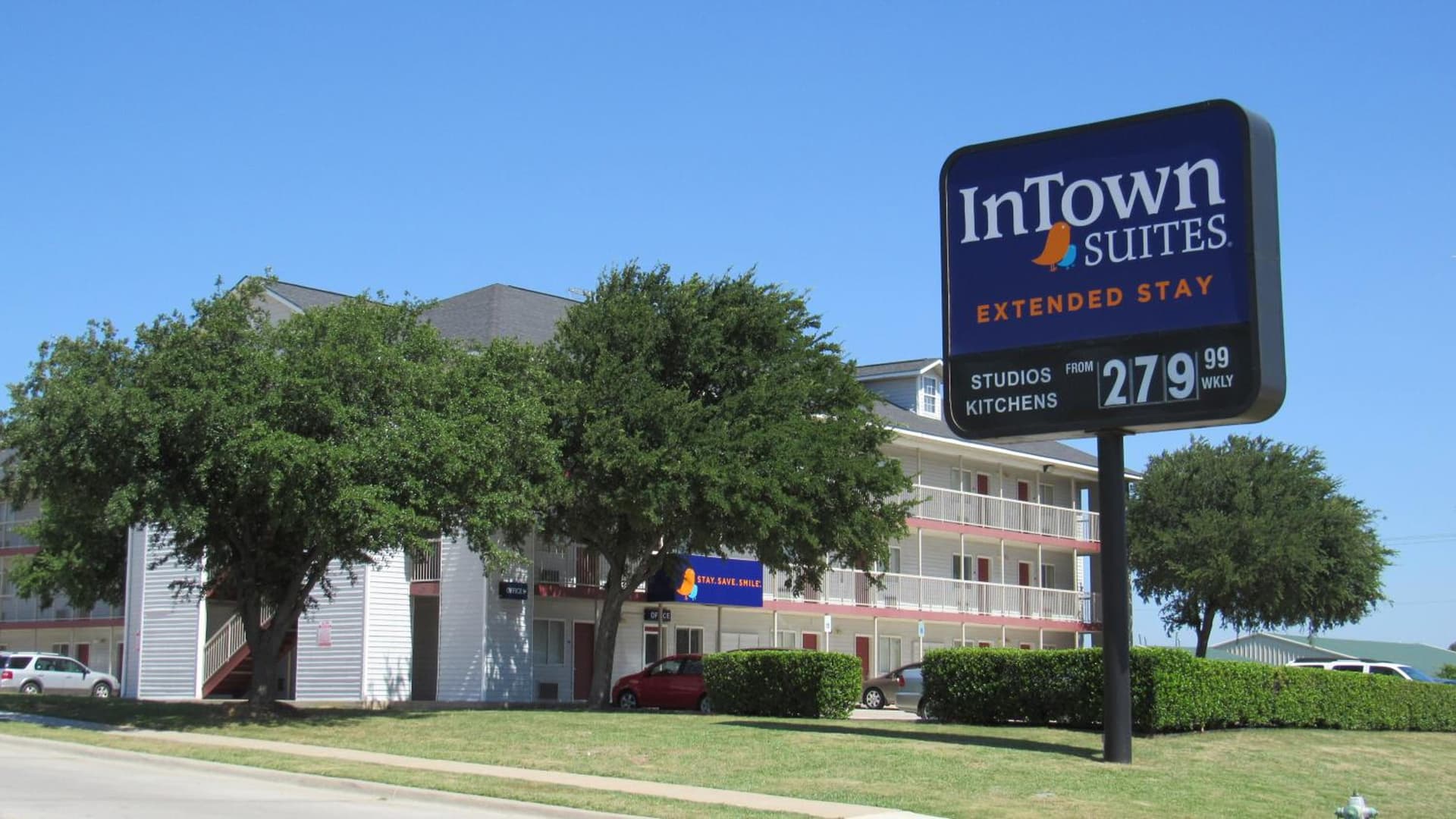 InTown Suites Extended Stay Lewisville TX Valley View Dr interior in Lewisville, TX — gallery photo 2