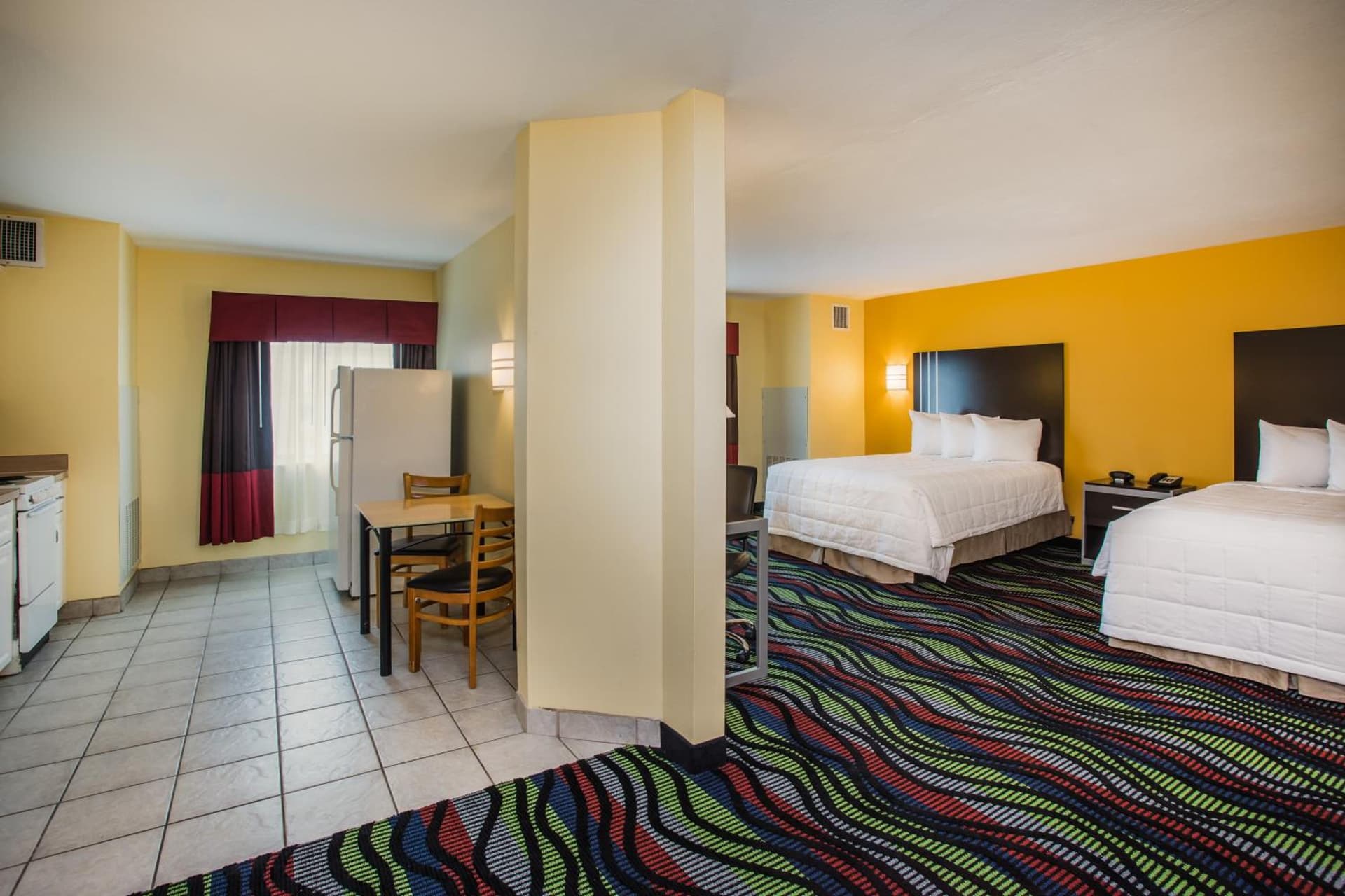 Days Inn & Suites by Wyndham Augusta Near Fort Eisenhower interior in Augusta, GA — gallery photo 2