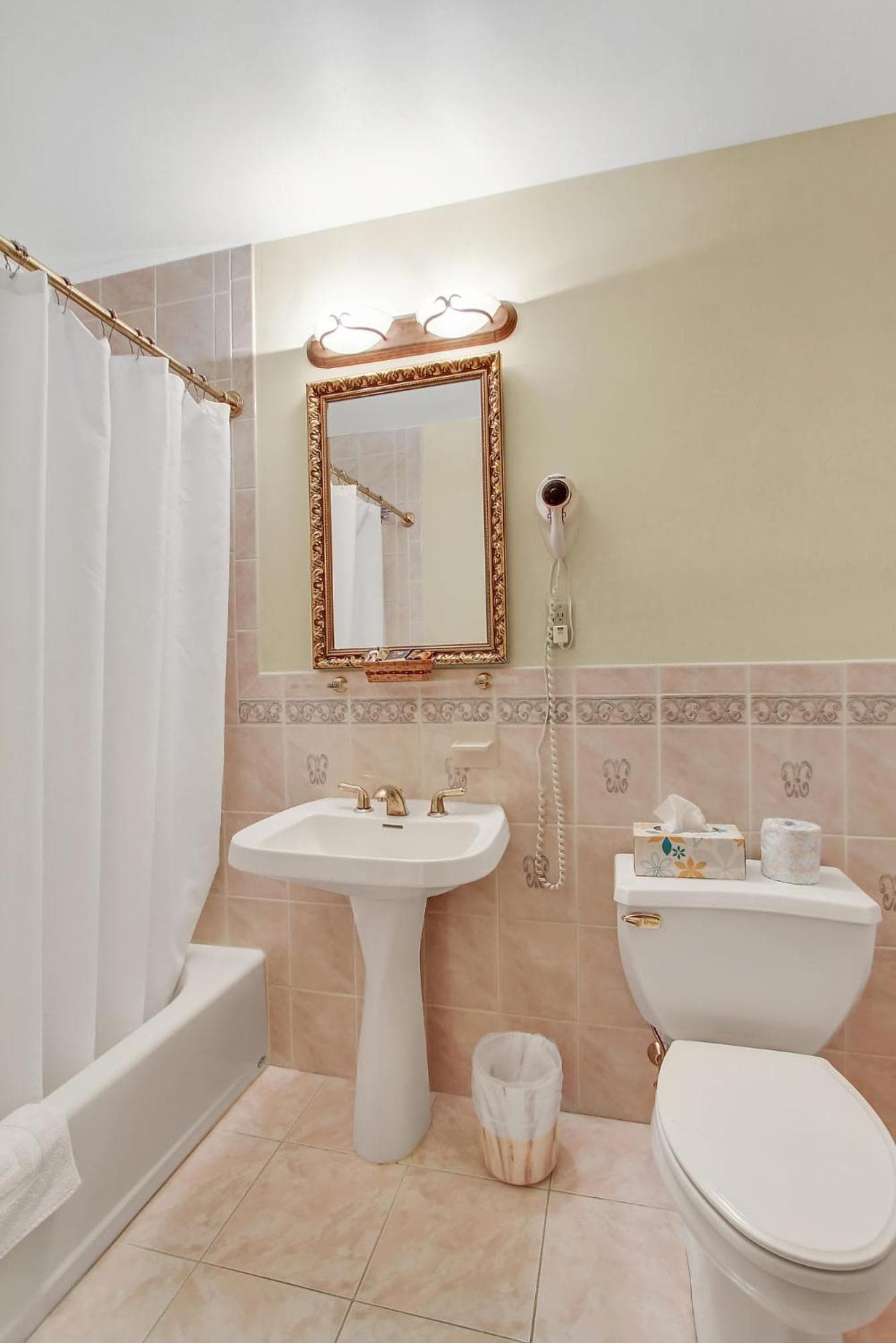 The Gables at Stirling Guest Hotel gallery photo in Reading, PA — image 42