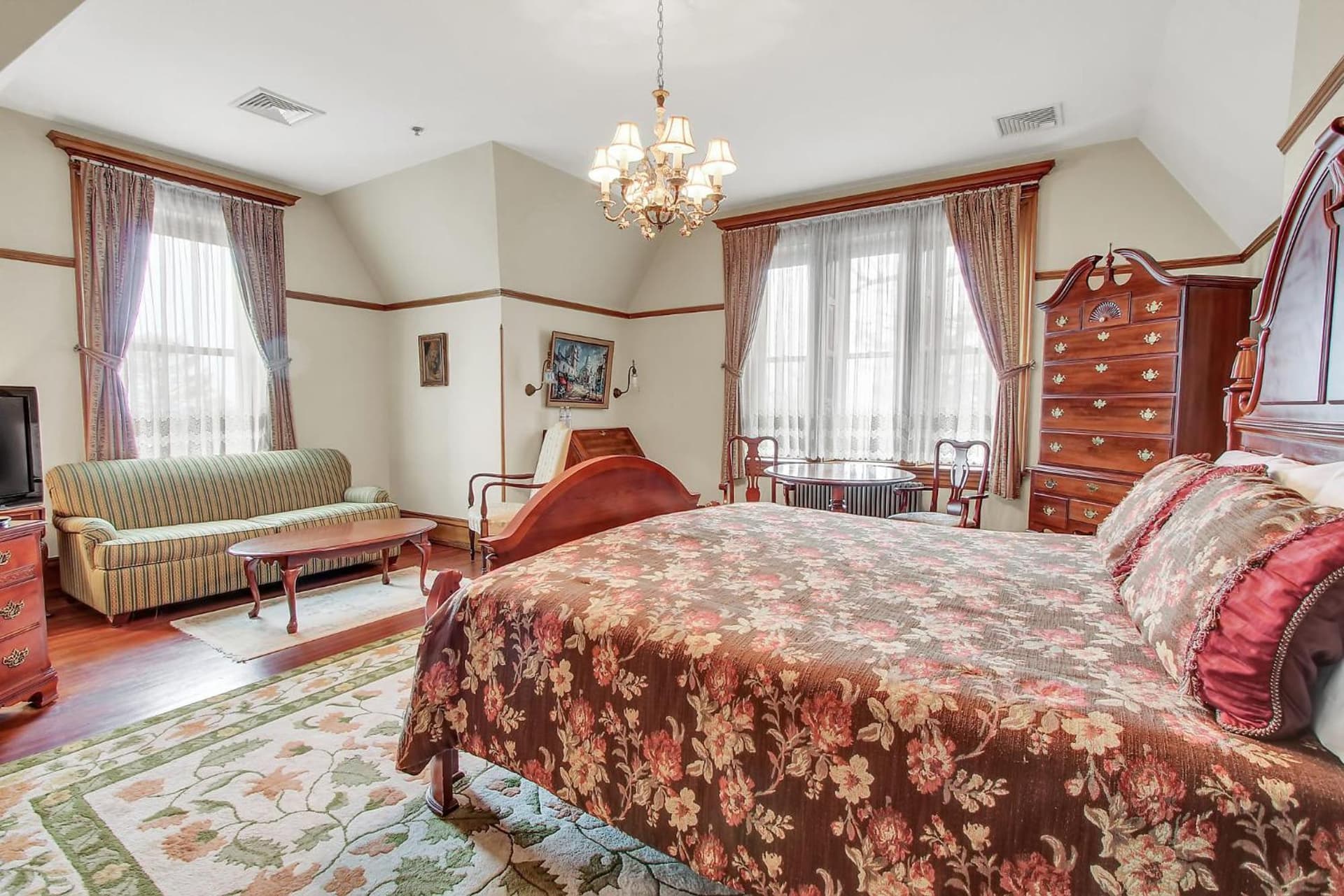 The Gables at Stirling Guest Hotel gallery photo in Reading, PA — image 63