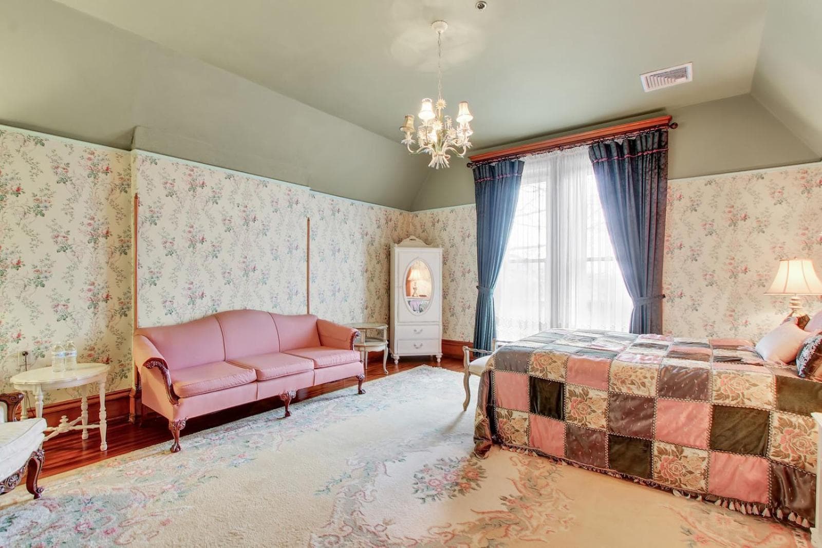 The Gables at Stirling Guest Hotel gallery photo in Reading, PA — image 85
