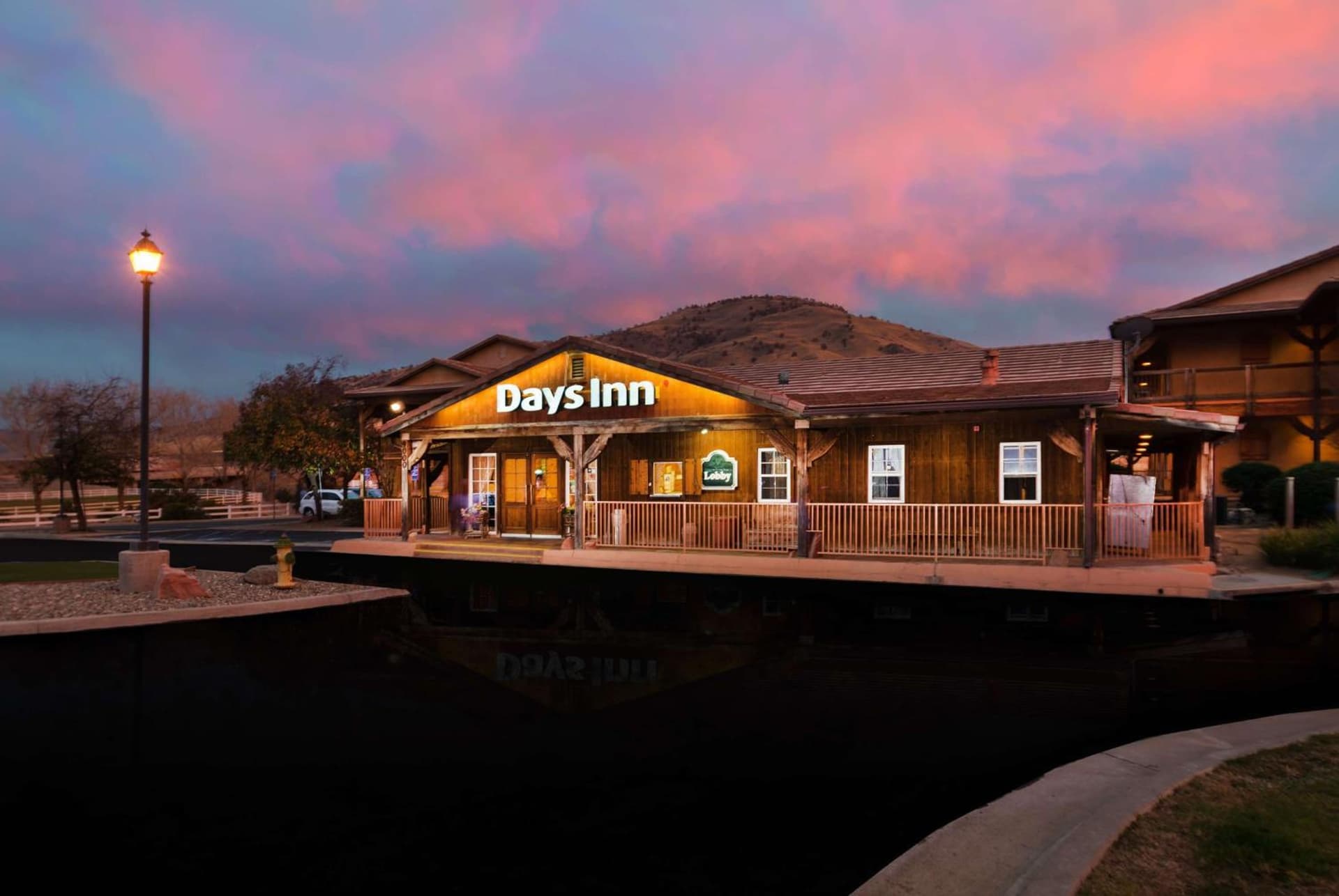 Days Inn by Wyndham Lebec featured exterior or lobby in Grapevine, CA — similar hotel