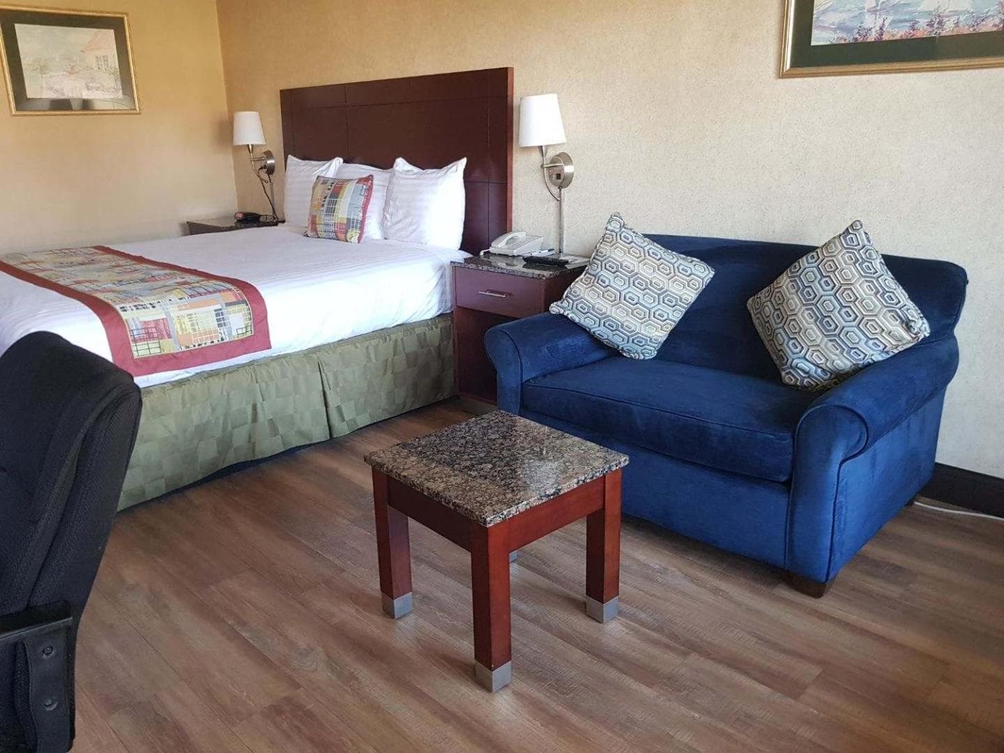 Travelodge by Wyndham Costa Mesa Newport Beach Hacienda gallery photo in Costa Mesa, CA — image 21