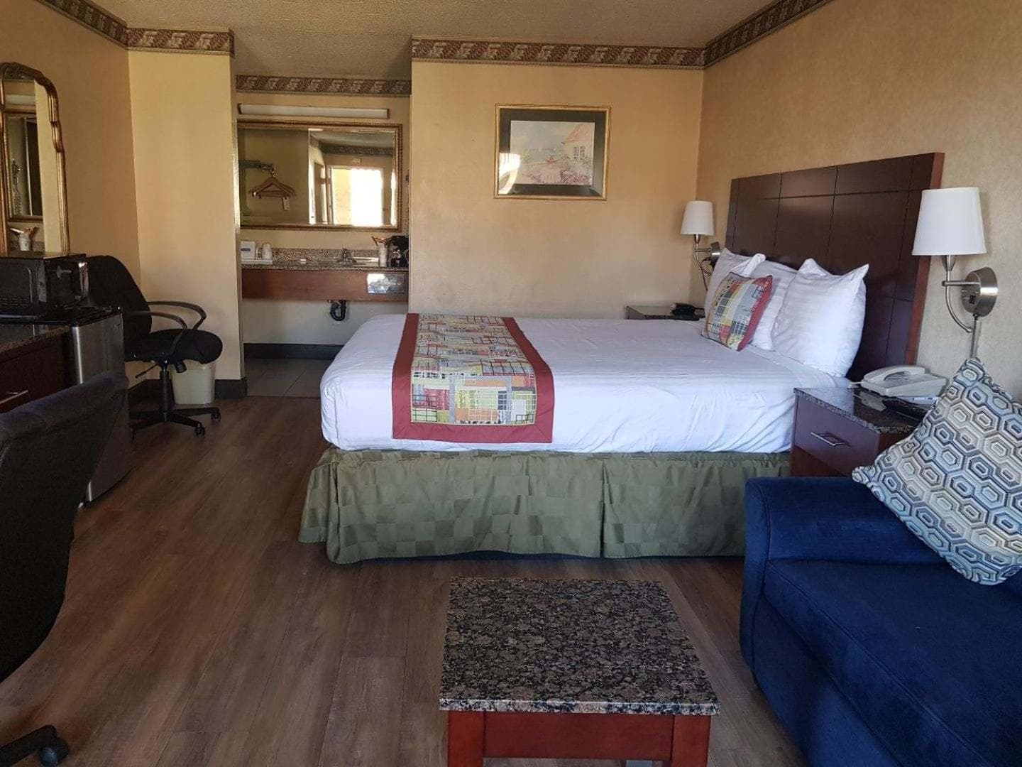 Travelodge by Wyndham Costa Mesa Newport Beach Hacienda gallery photo in Costa Mesa, CA — image 4