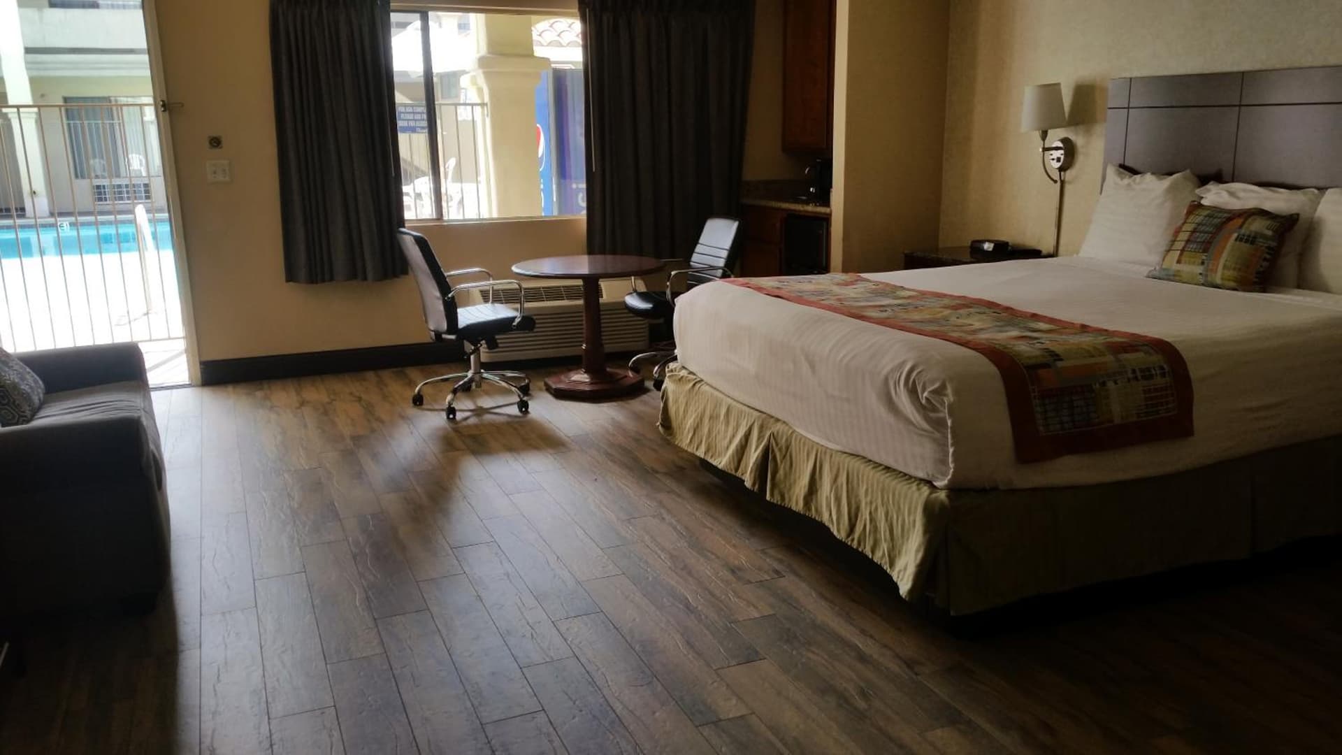 Travelodge by Wyndham Costa Mesa Newport Beach Hacienda gallery photo in Costa Mesa, CA — image 18