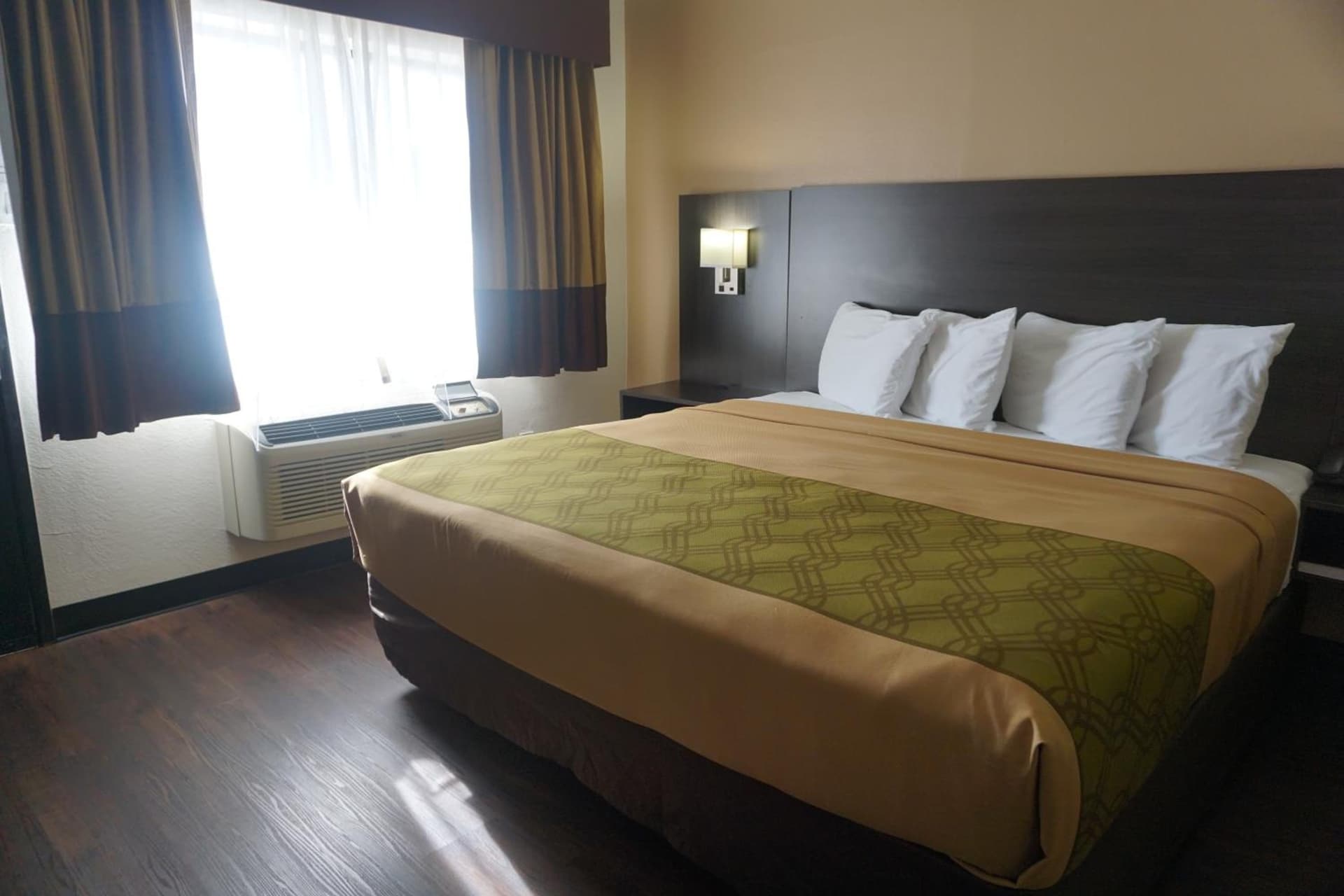SureStay Hotel by Best Western Phoenix Airport gallery photo in Phoenix, AZ — image 4