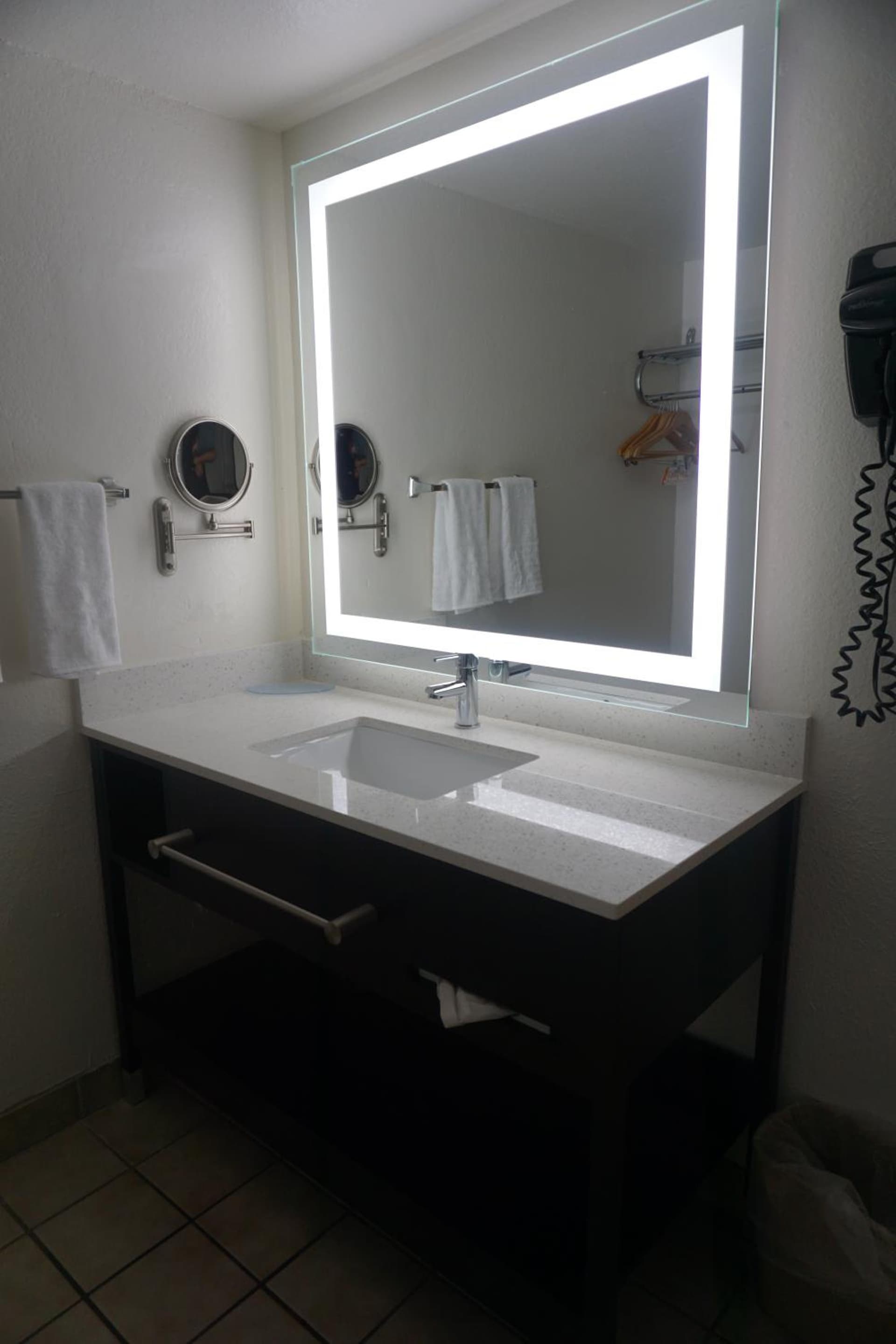 SureStay Hotel by Best Western Phoenix Airport gallery photo in Phoenix, AZ — image 79