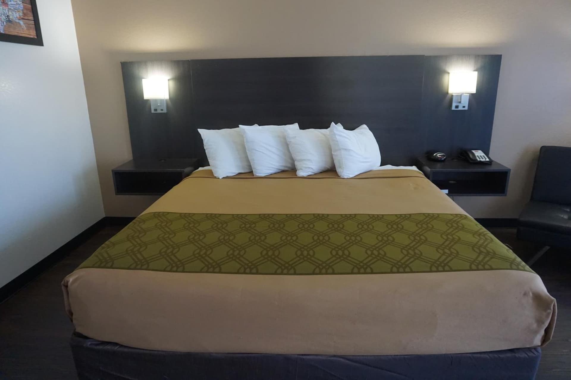SureStay Hotel by Best Western Phoenix Airport property views in Phoenix, AZ — gallery photo 3