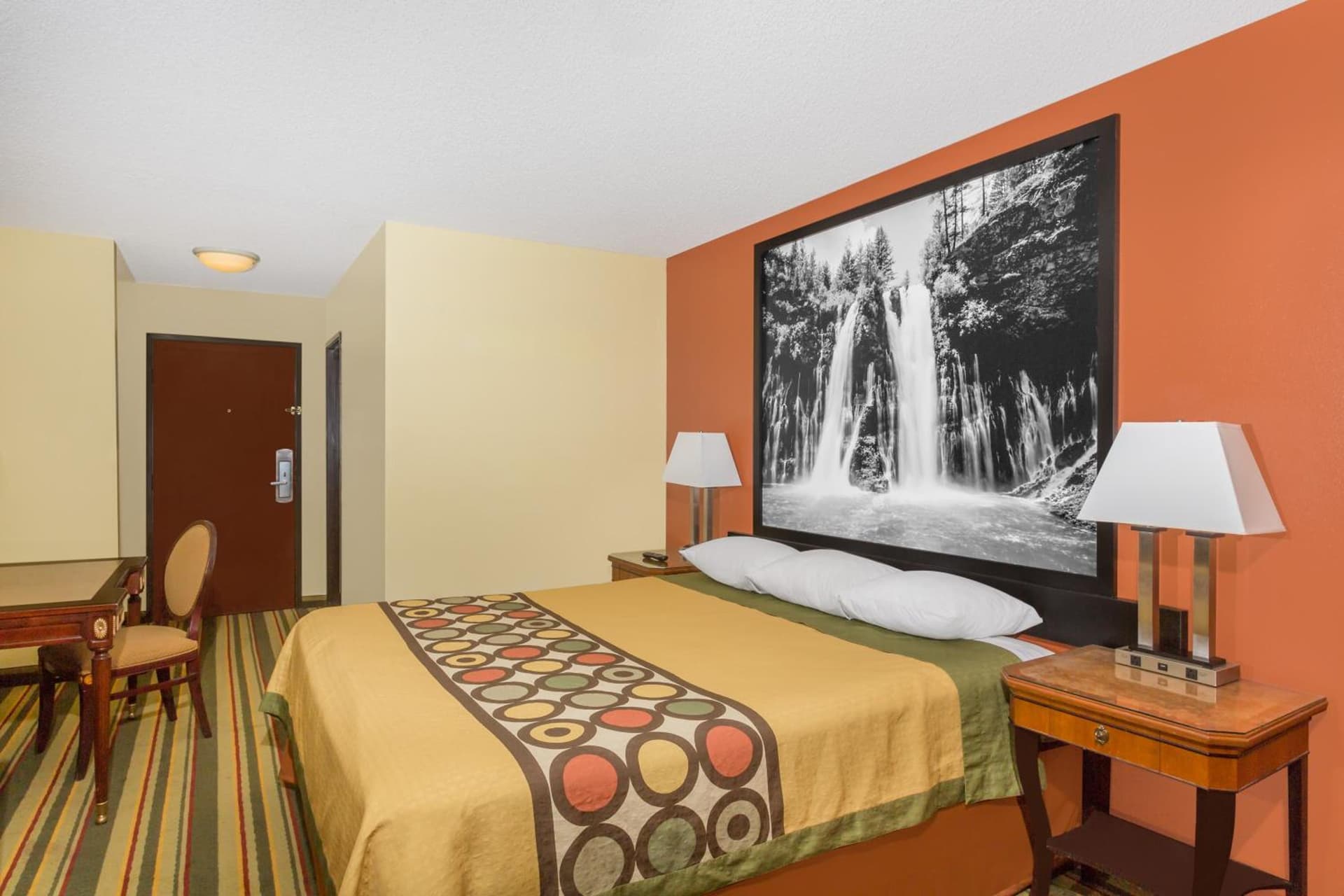 Super 8 by Wyndham Chico gallery photo in Chico, CA — image 11