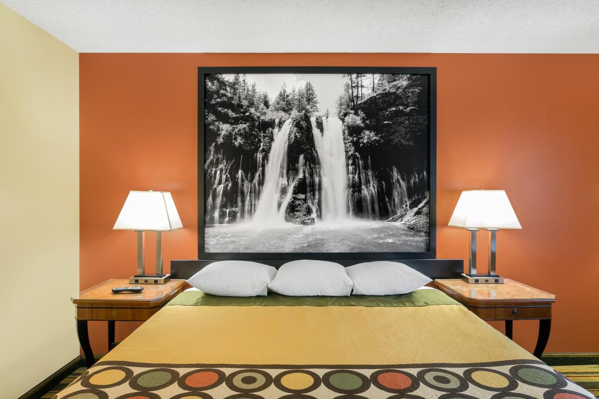 Super 8 by Wyndham Chico gallery photo in Chico, CA — image 13