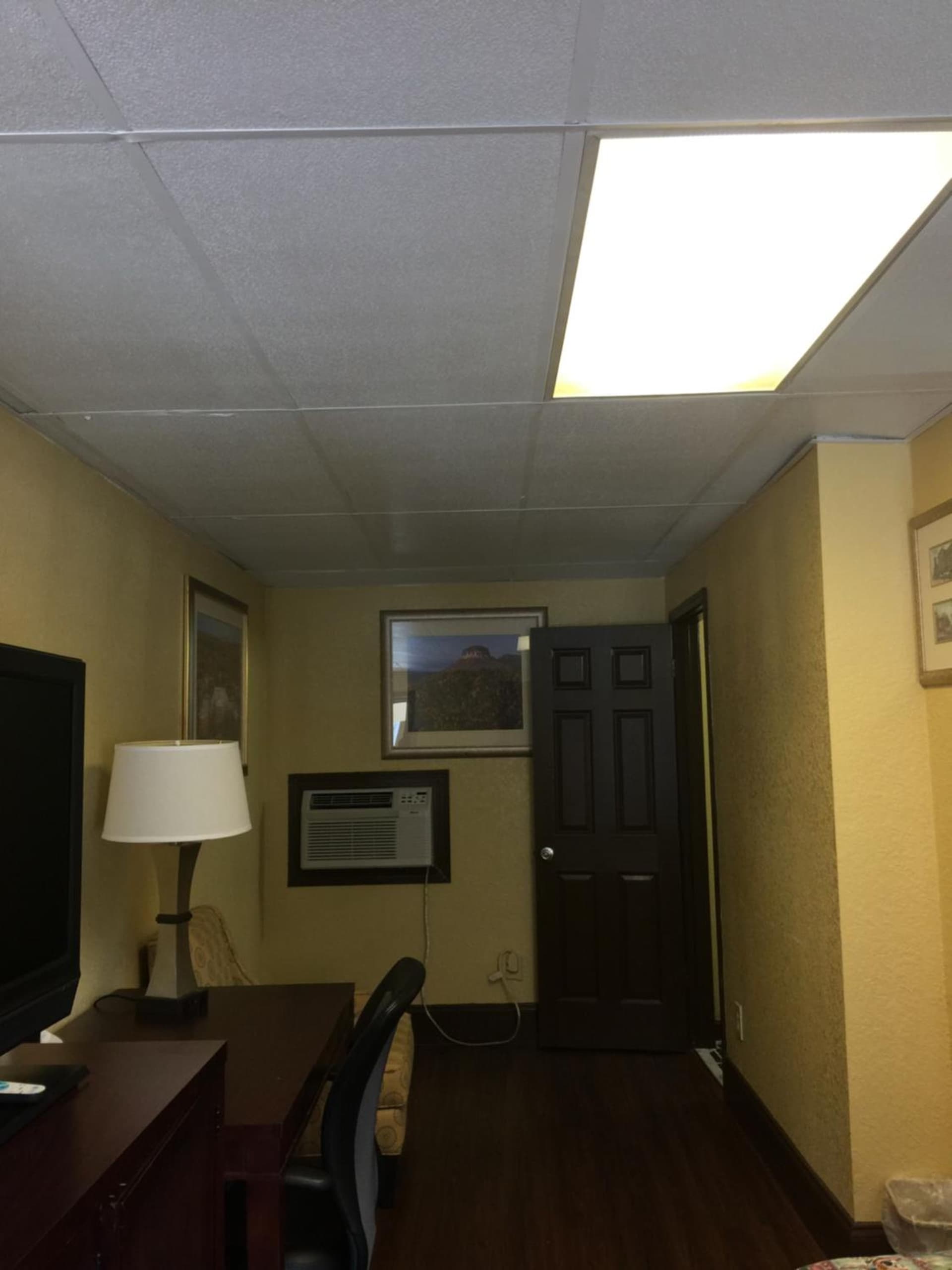 Americas Best Value Inn Stone Mountain Atlanta E interior in Stone Mountain, GA — gallery photo 2