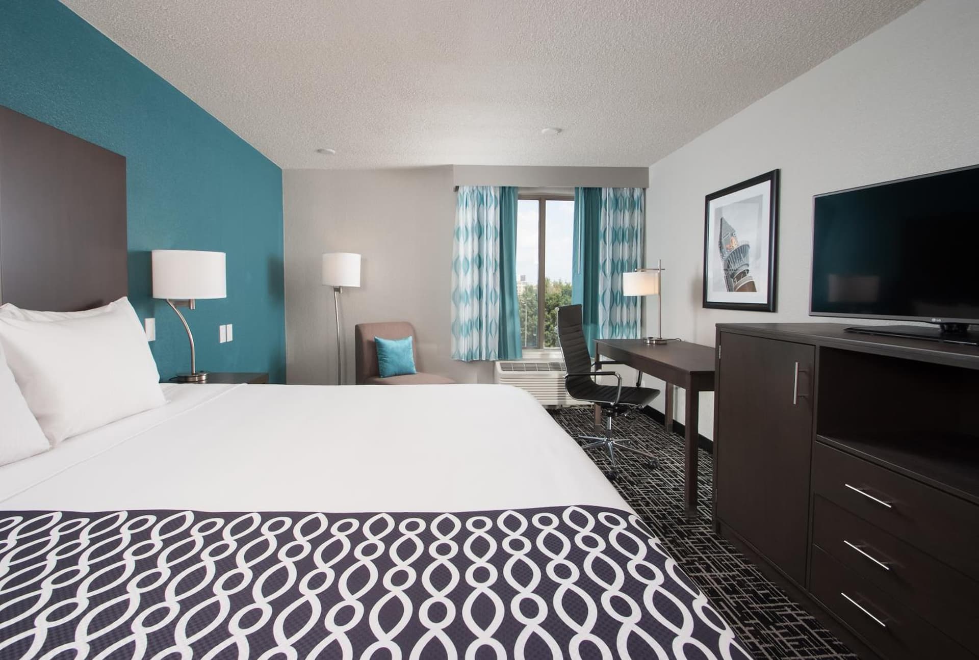 La Quinta by Wyndham Atlanta Airport North interior in Atlanta, GA — gallery photo 2