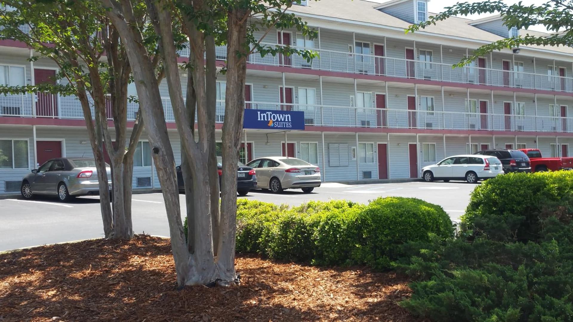 InTown Suites Extended Stay Birmingham AL - Hoover interior in Birmingham, AL — gallery photo 2