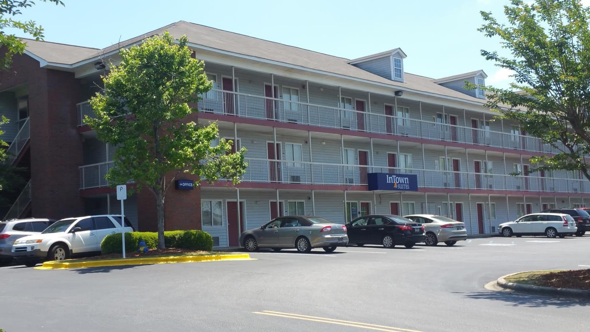 InTown Suites Extended Stay Birmingham AL - Hoover featured exterior or lobby in Birmingham, AL — similar hotel