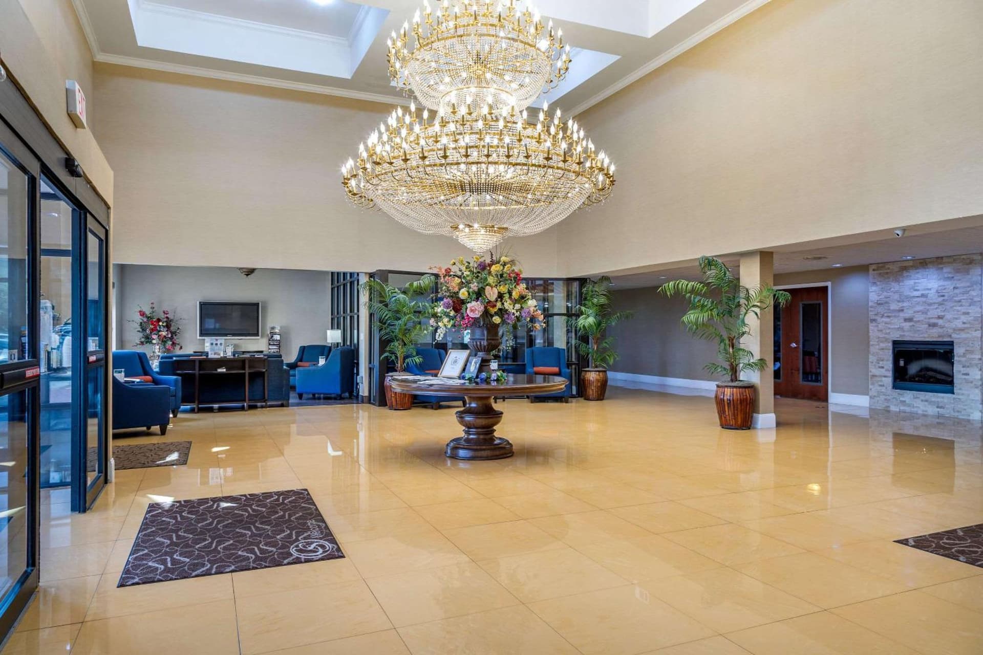 Comfort Suites Savannah Gateway I-95 interior in Savannah, GA — gallery photo 2