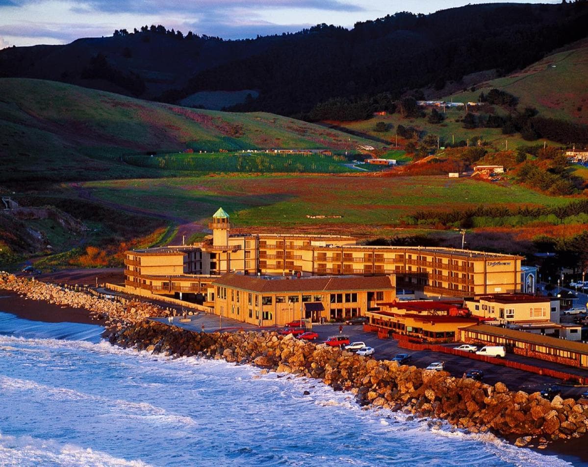 Pacifica Lighthouse Hotel Trademark Collection by Wyndham — hotel in Pacifica, California