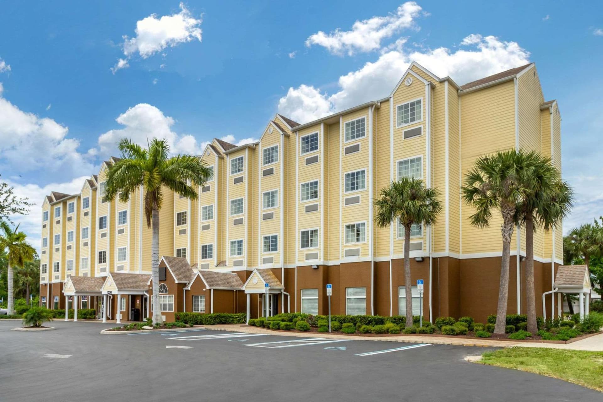 Quality Inn & Suites Lehigh Acres Fort Myers — hotel in Lehigh Acres, Florida