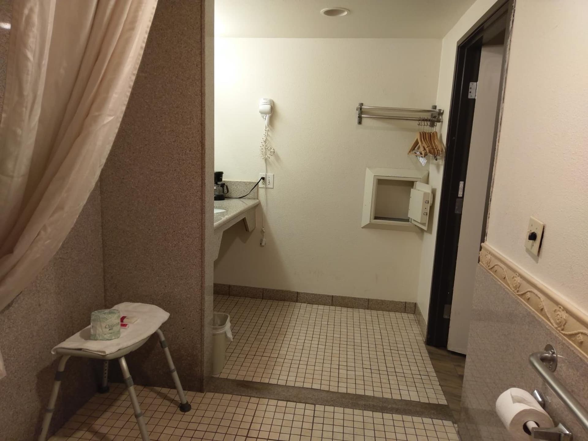 Travelodge by Wyndham Costa Mesa Newport Beach Hacienda gallery photo in Costa Mesa, CA — image 23