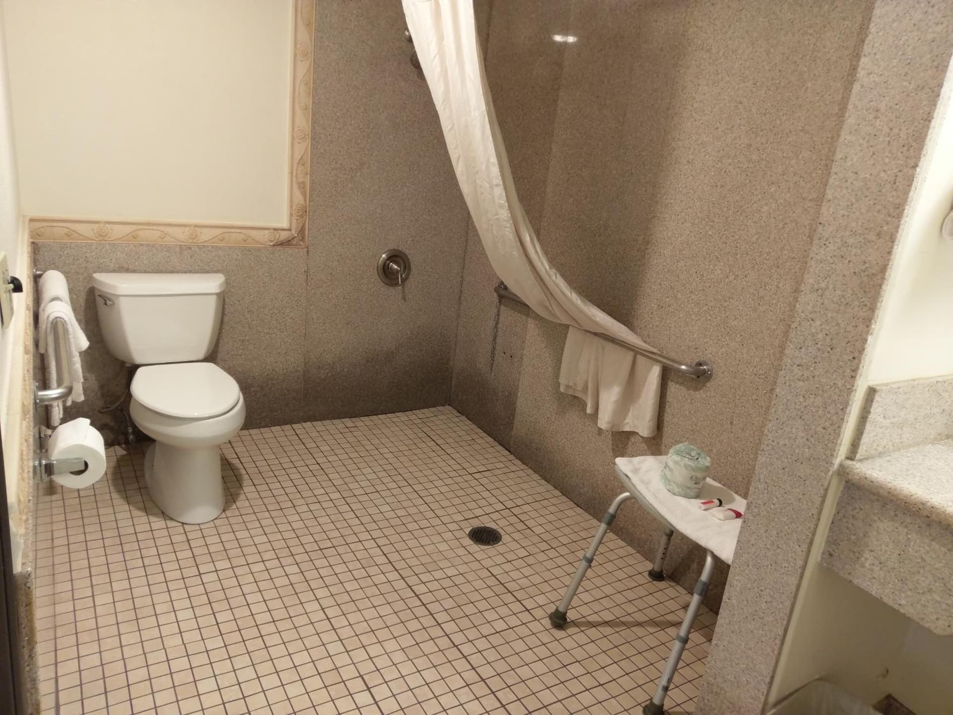 Travelodge by Wyndham Costa Mesa Newport Beach Hacienda gallery photo in Costa Mesa, CA — image 8