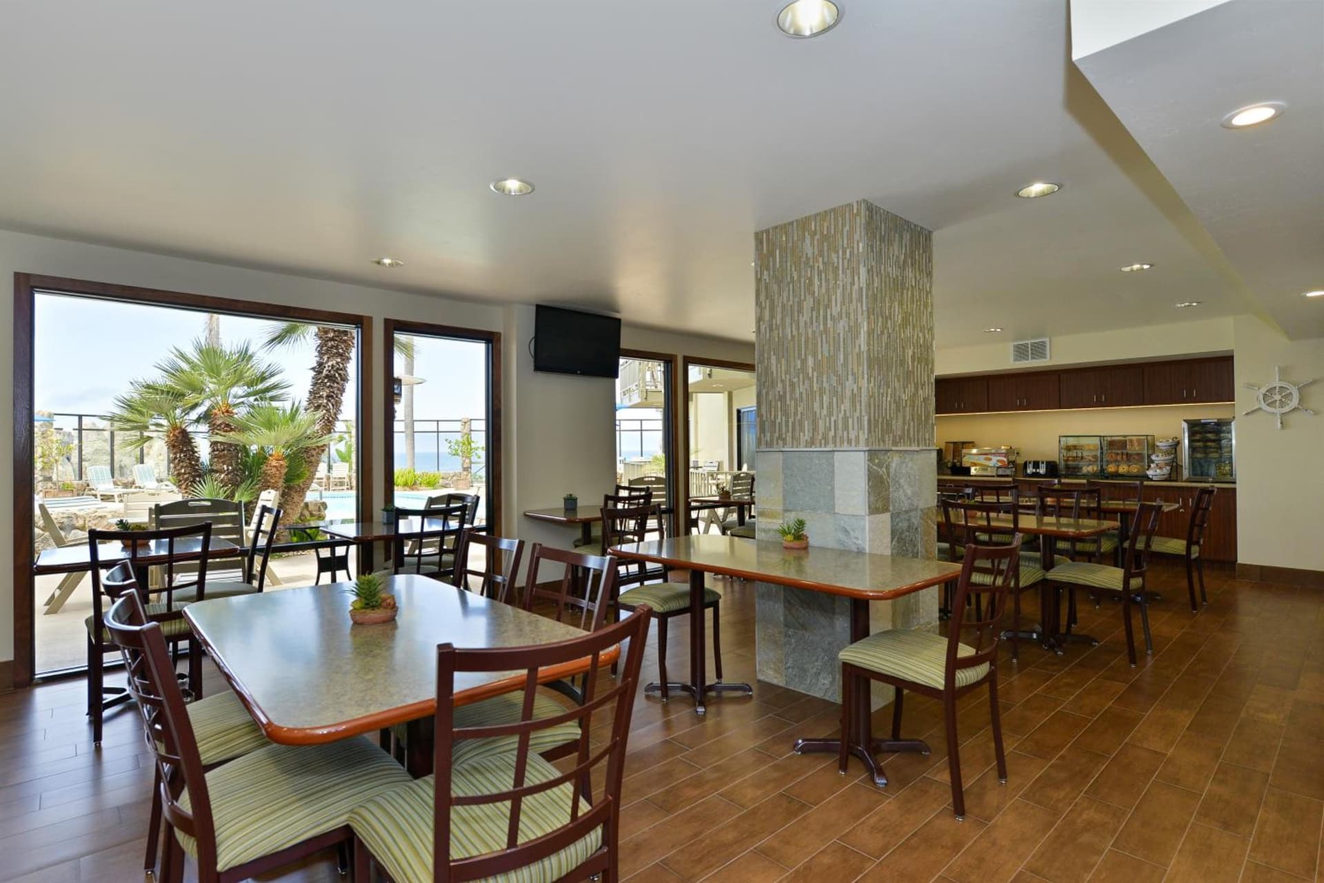 Inn at the Cove gallery photo in Pismo Beach, CA — image 14