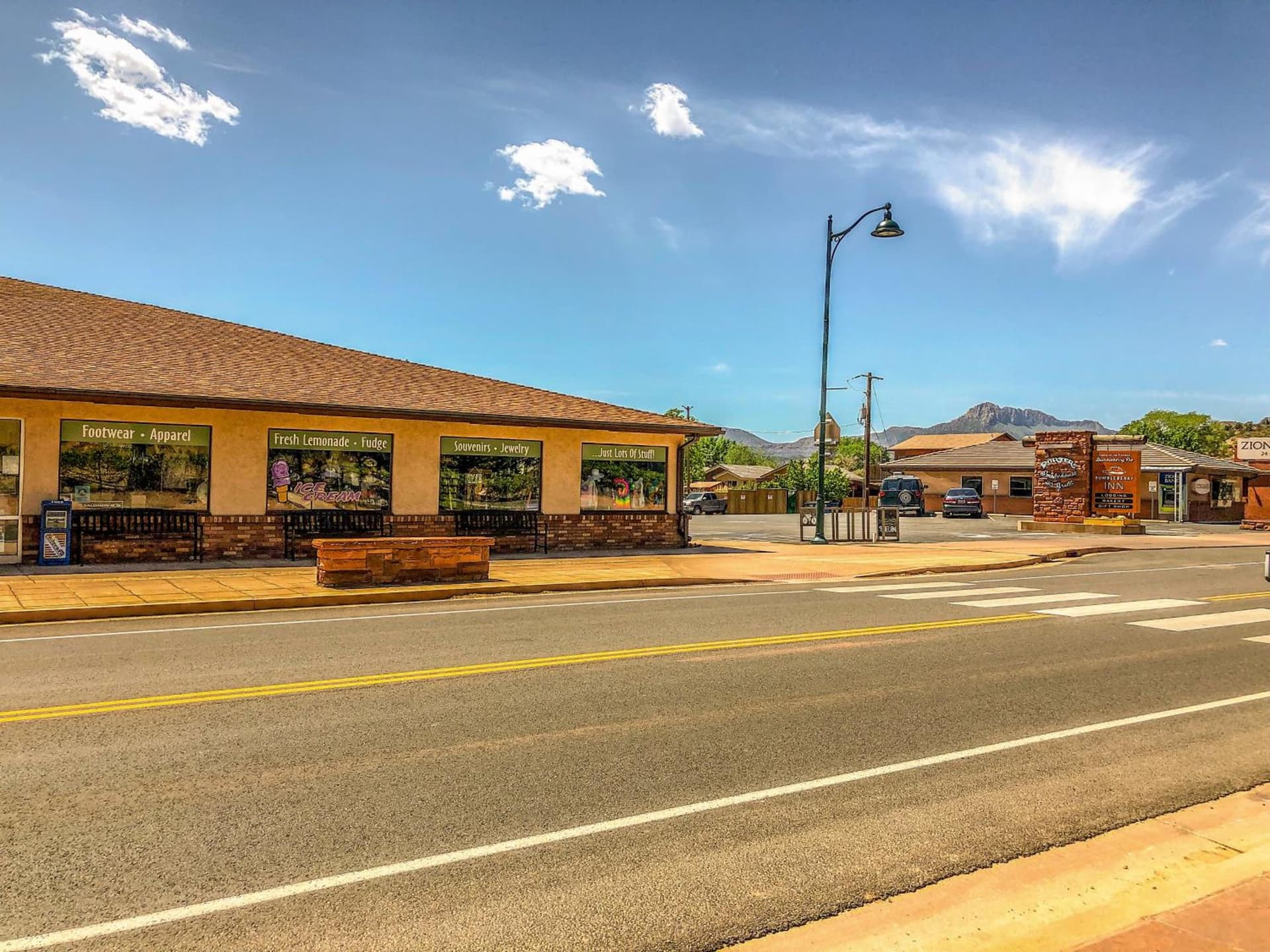 Bumbleberry Inn property views in Springdale, UT — gallery photo 3