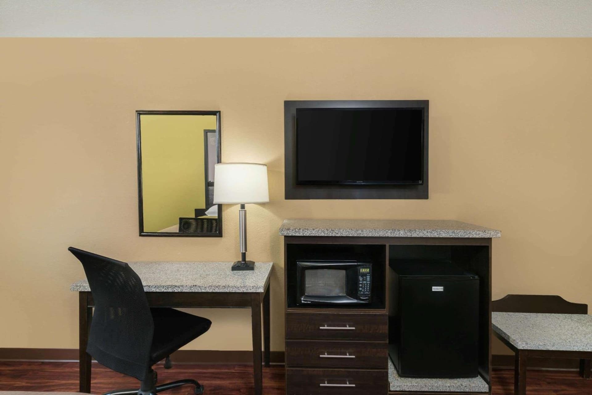 Super 8 by Wyndham Raleigh North East gallery photo in Raleigh, NC — image 10