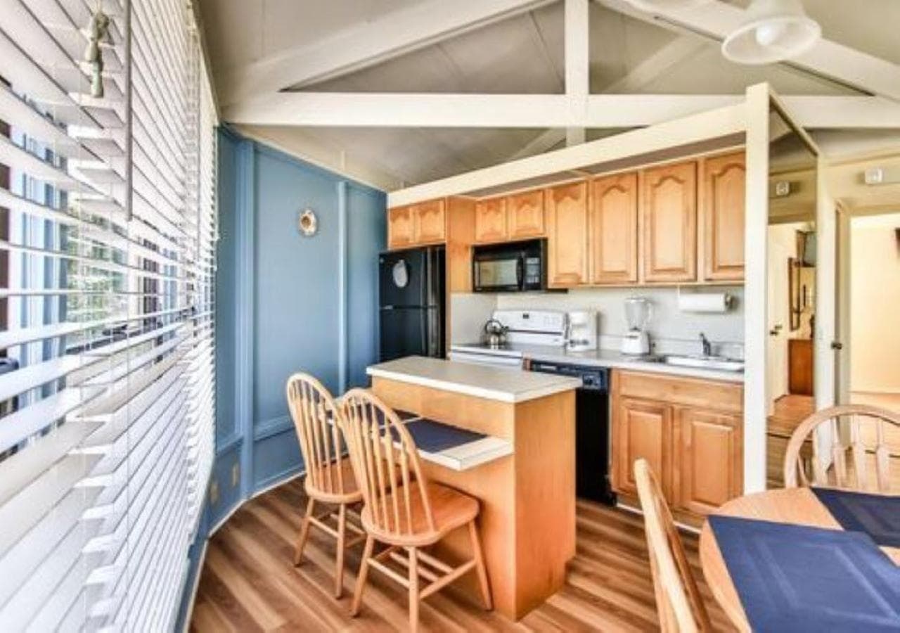 The Reef at Marathon by Capital Vacations interior in Marathon, FL — gallery photo 2