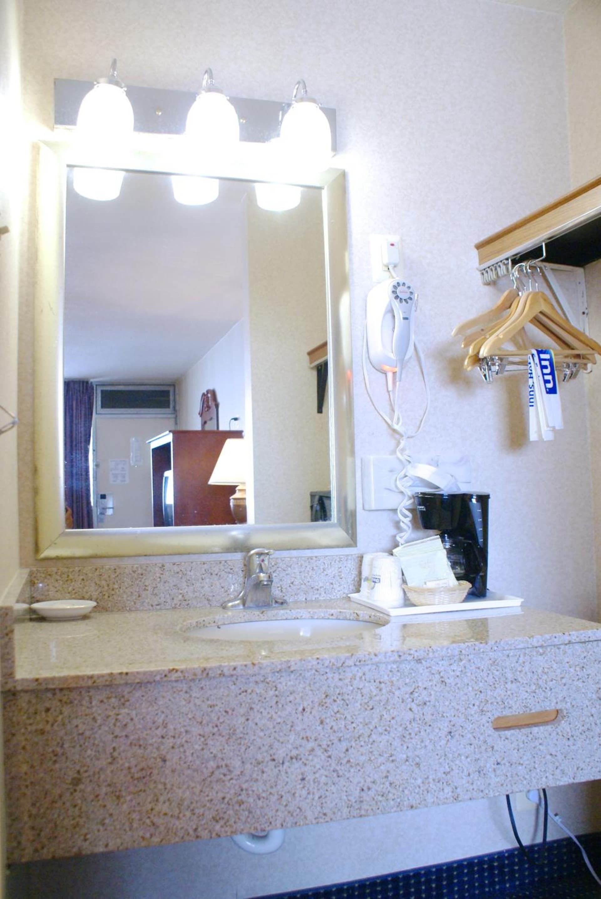 Days Inn by Wyndham Arlington Pentagon gallery photo in Arlington, VA — image 15