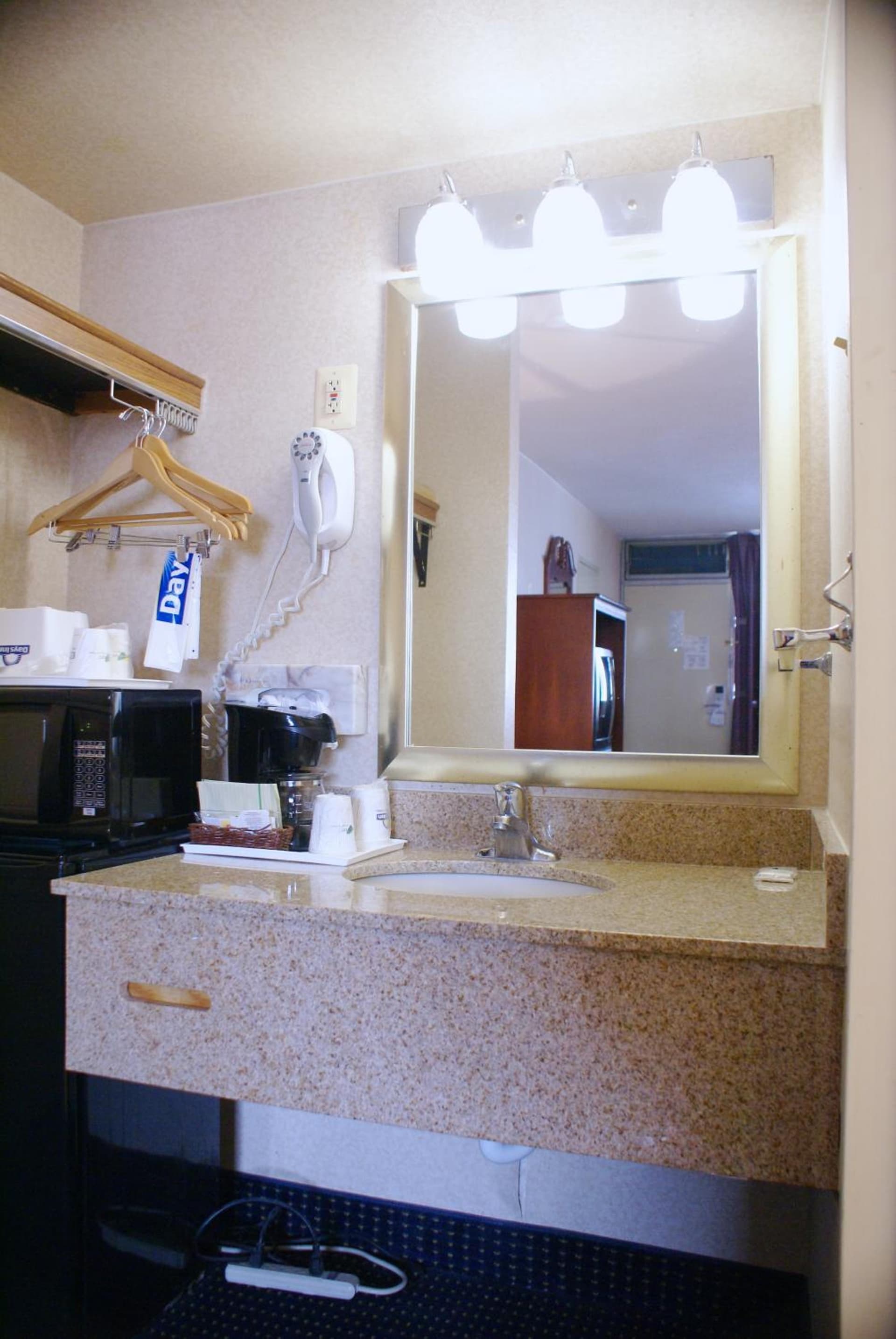 Days Inn by Wyndham Arlington Pentagon gallery photo in Arlington, VA — image 13