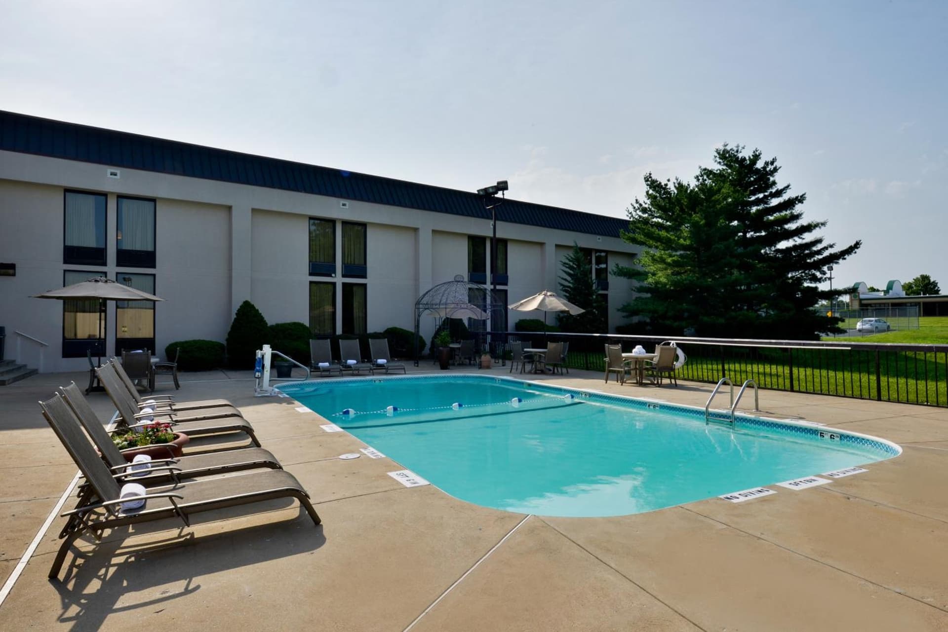 Greenstay Hotel & Suites Central gallery photo in Springfield, MO — image 13