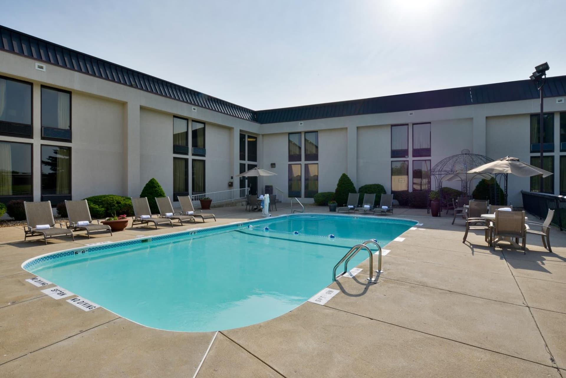 Greenstay Hotel & Suites Central gallery photo in Springfield, MO — image 5