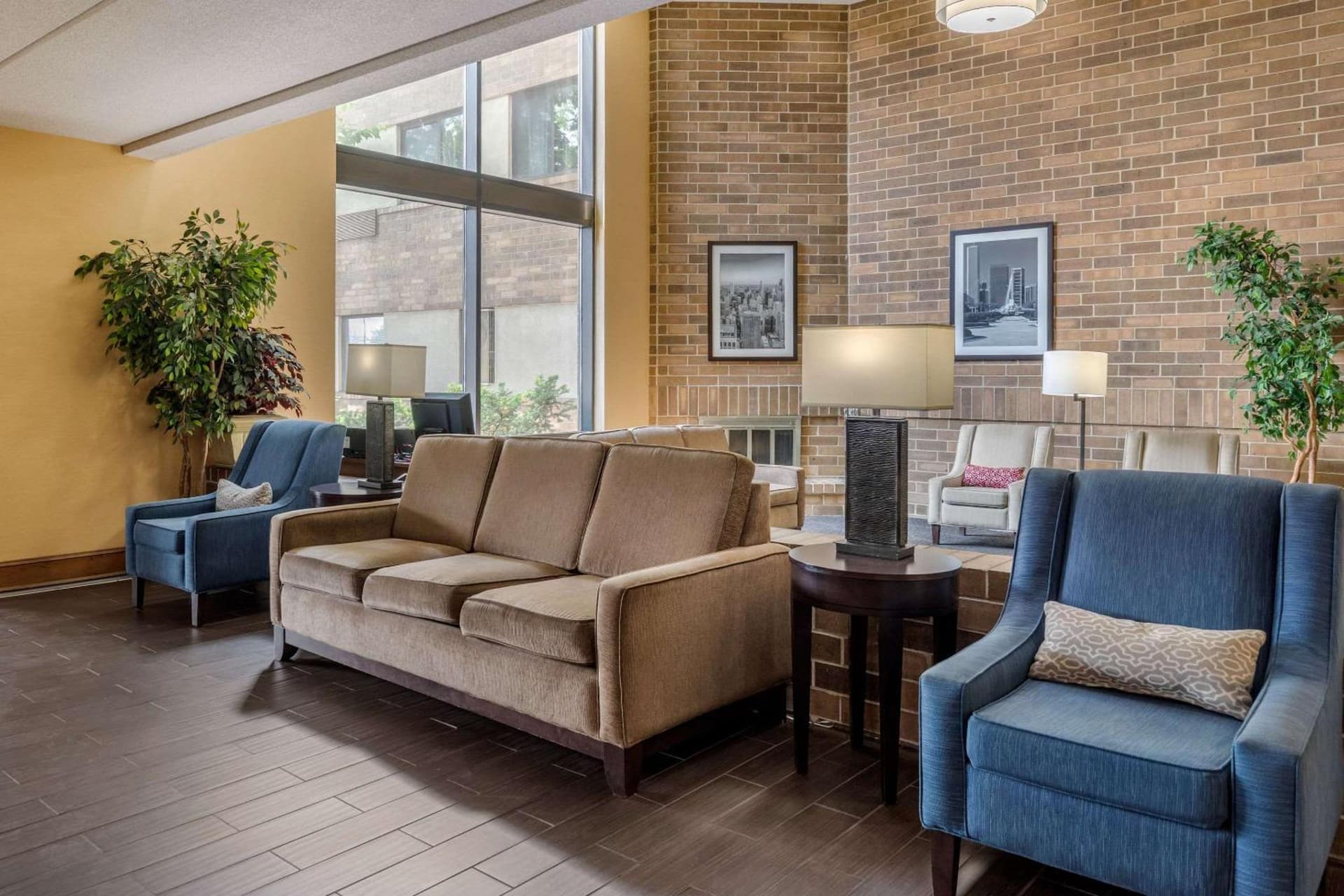 Suburban Studios Arlington Heights Elk Grove interior in Arlington Heights, IL — gallery photo 2