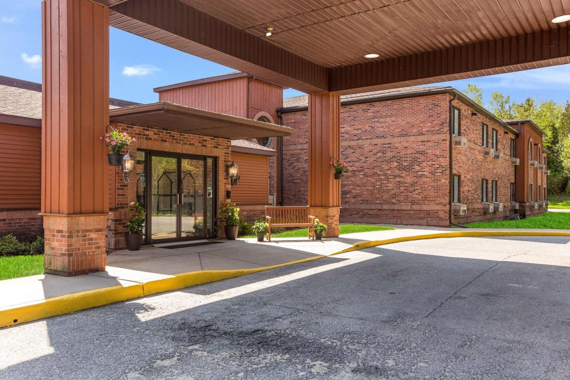 City Express by Marriott Petoskey Harbor Springs interior in Petoskey, MI — gallery photo 2