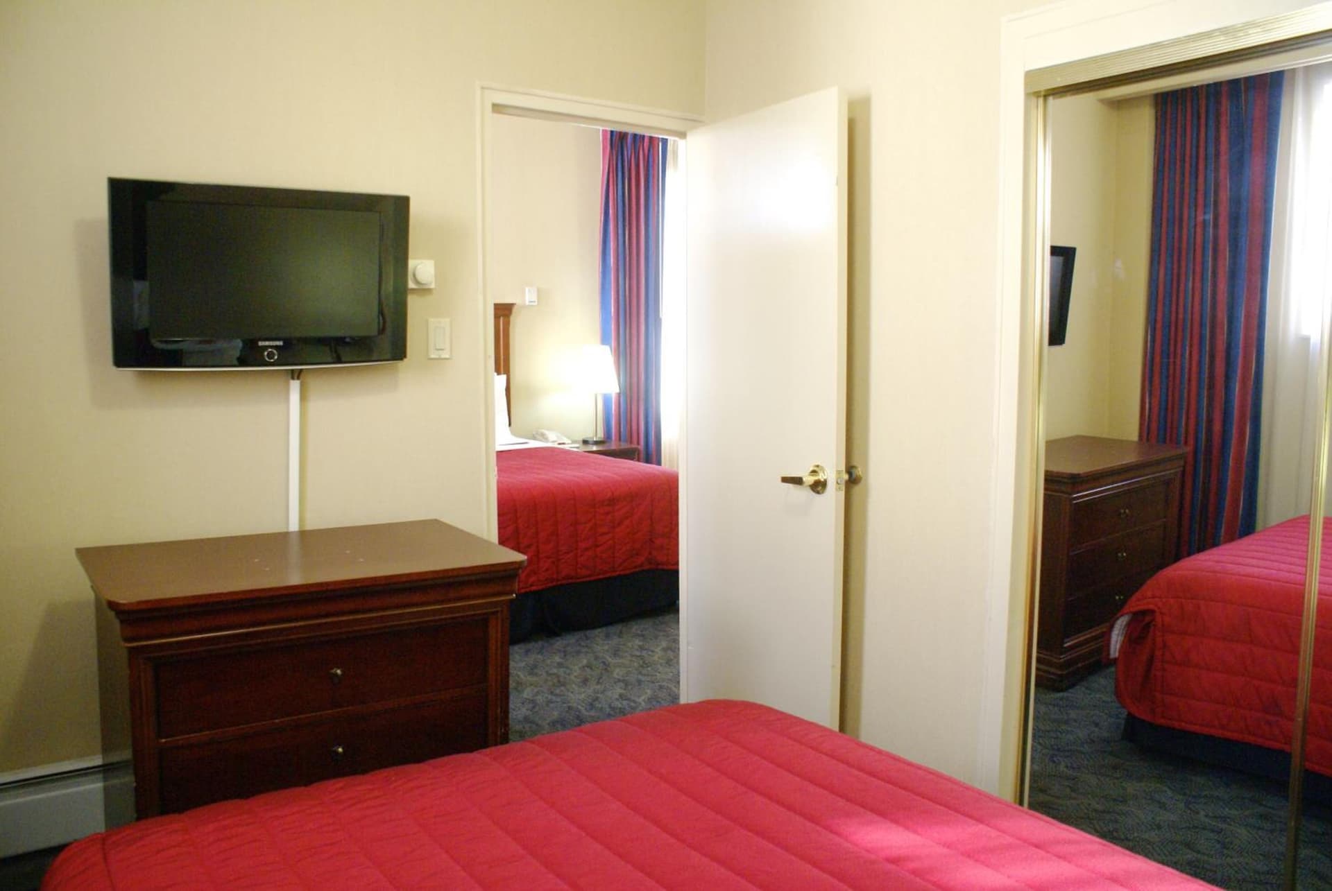 Ramada by Wyndham Jersey City interior in Jersey City, NJ — gallery photo 2