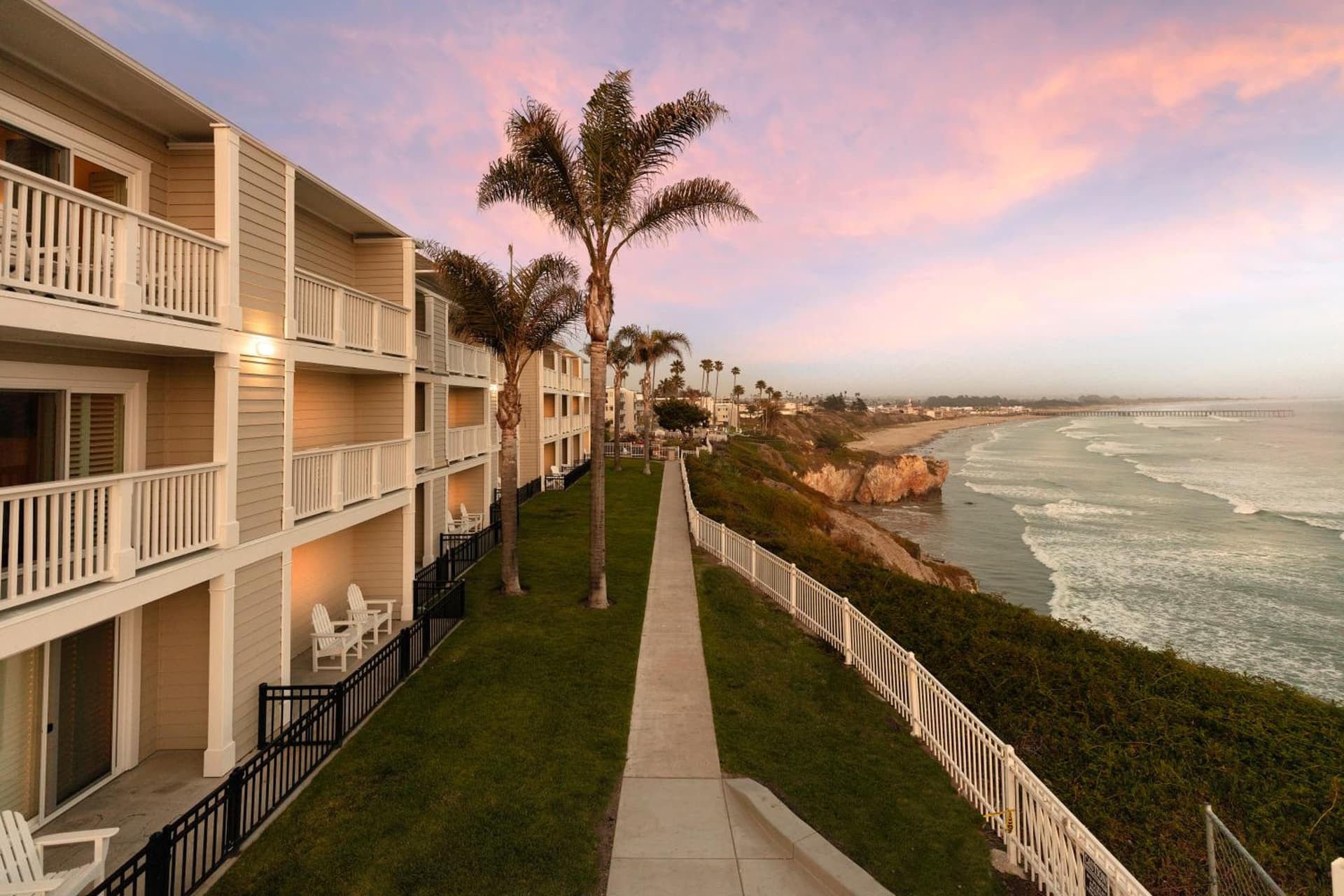 Pismo Lighthouse Suites interior in Pismo Beach, CA — gallery photo 2