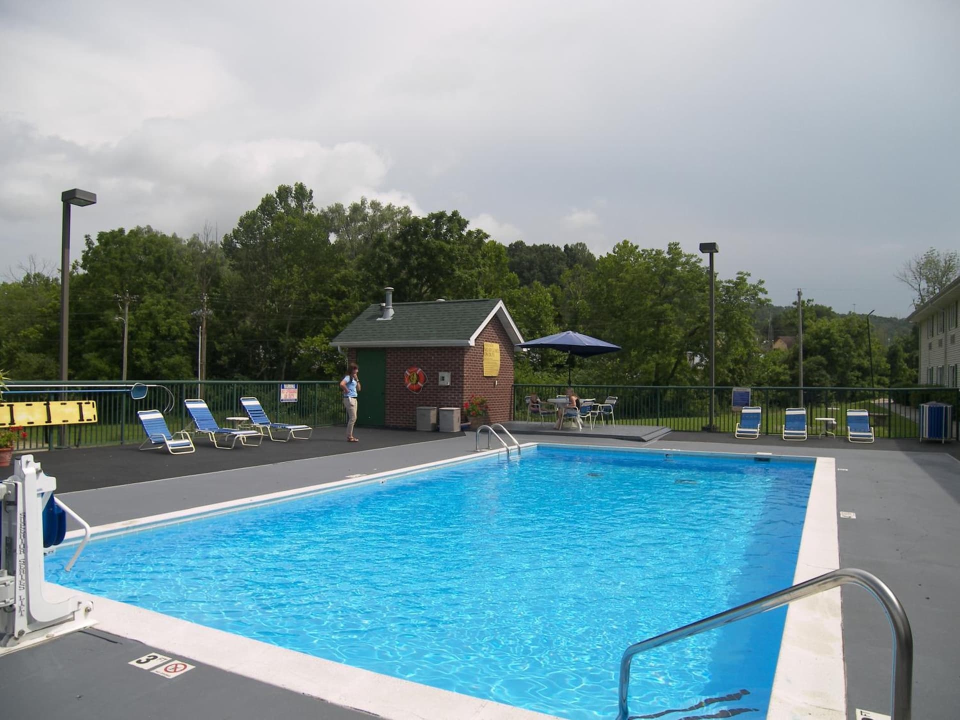 Baymont by Wyndham Mount Vernon Renfro Valley interior in Mount Vernon, KY — gallery photo 2