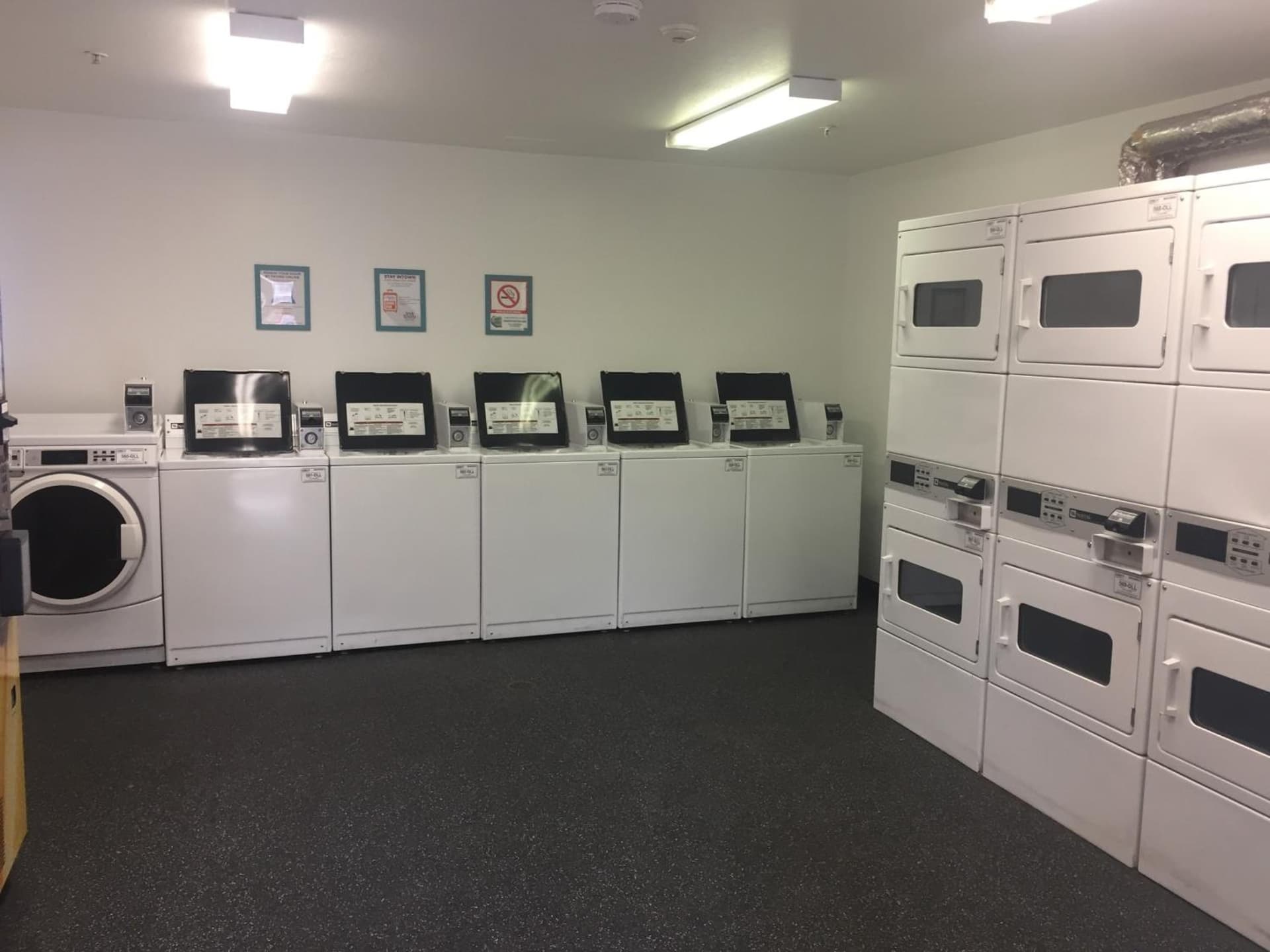 InTown Suites Extended Stay Phoenix AZ - West interior in Phoenix, AZ — gallery photo 2