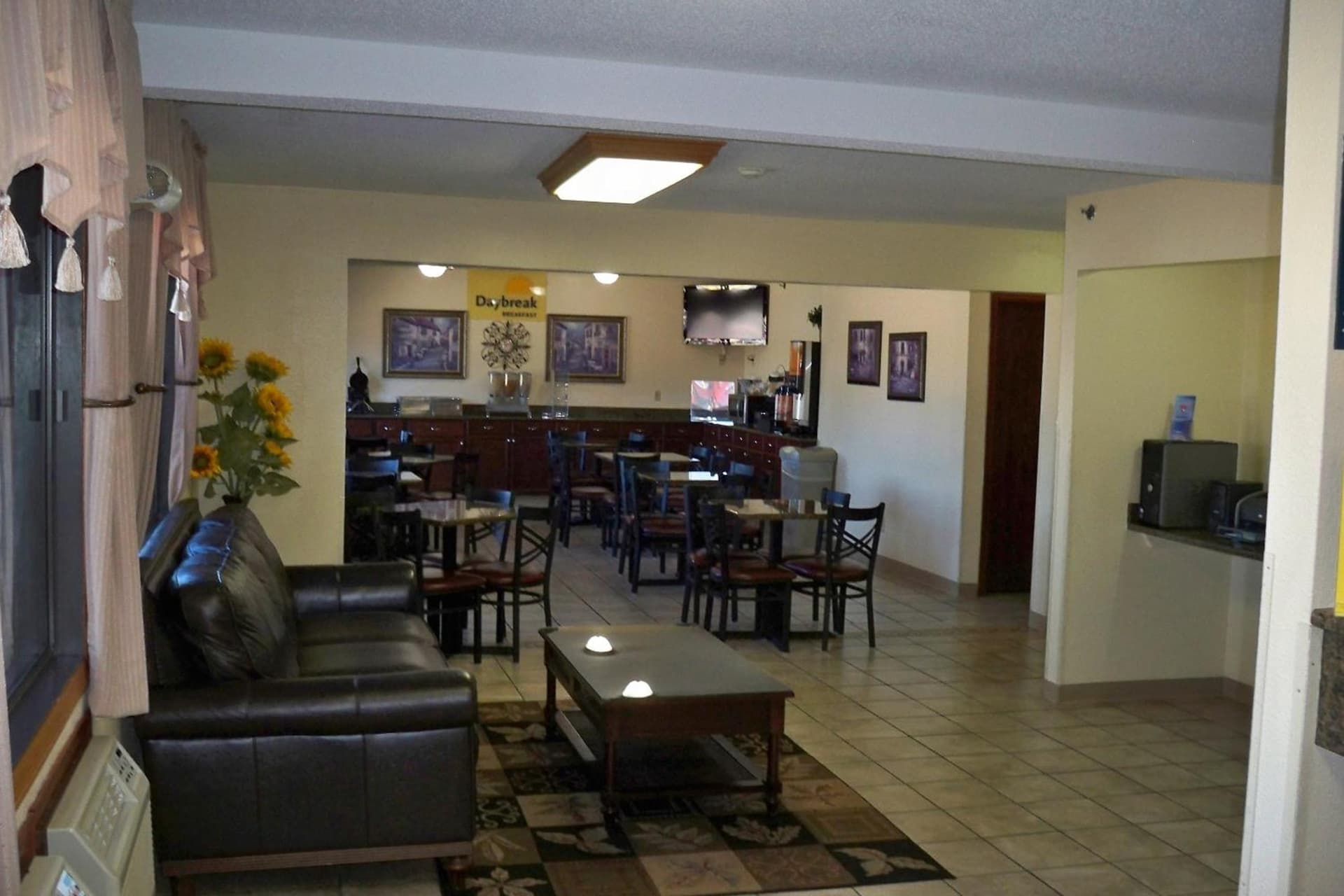 Days Inn & Suites by Wyndham Des Moines Airport gallery photo in Des Moines, IA — image 44