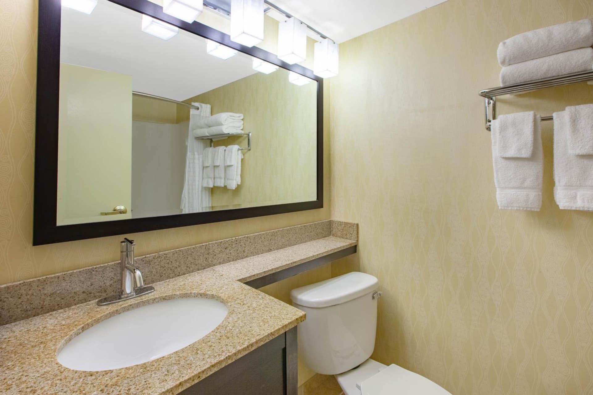 Baymont by Wyndham Harrisburg gallery photo in Harrisburg, PA — image 23