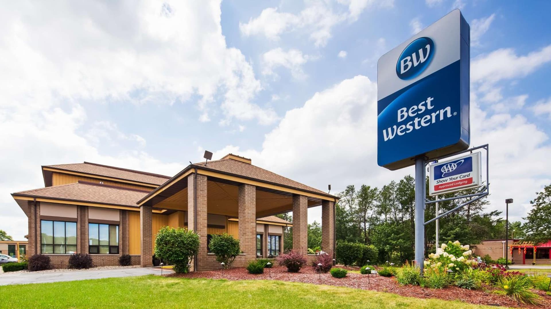 Best Western Ambassador Inn & Suites featured exterior or lobby in Wisconsin Dells, WI — similar hotel