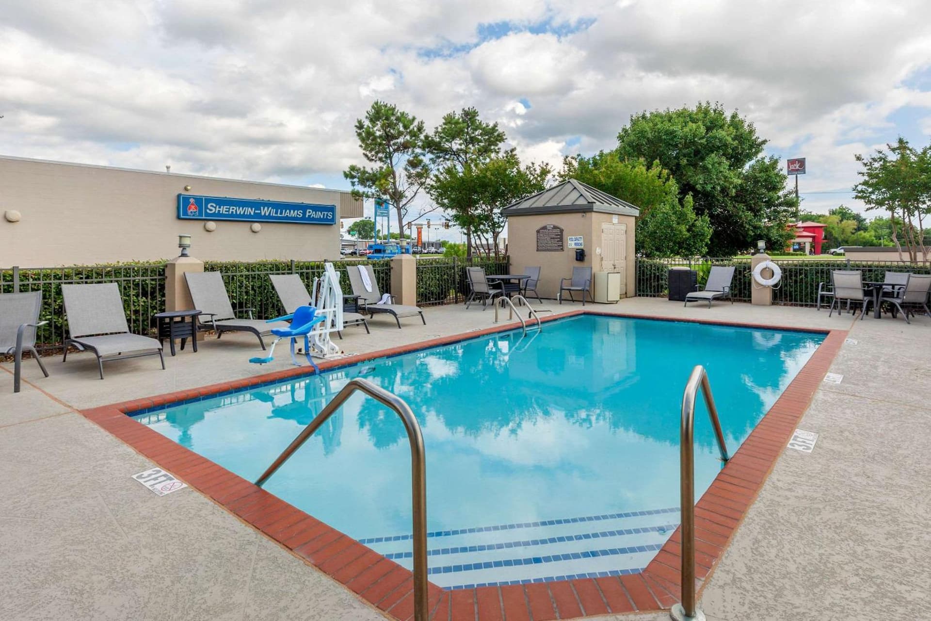 Quality Inn & Suites Durant interior in Durant, OK — gallery photo 2